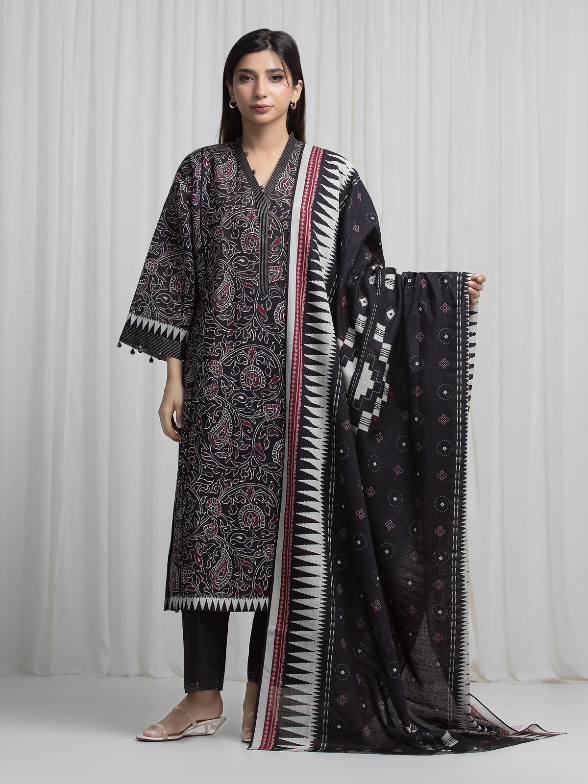 Edenrobe Allure Black Khaddar 3-Piece Suit | EWU6A3-37009-3P