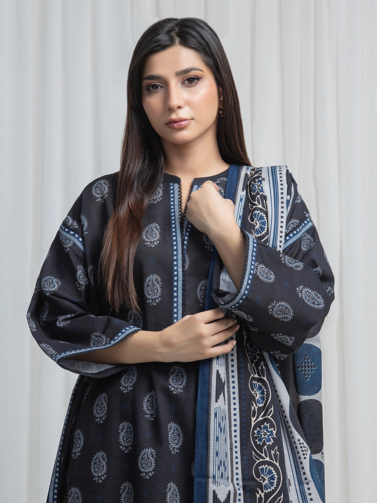 Edenrobe Allure Black Khaddar 3-Piece Suit | EWU6A3-37028-3P