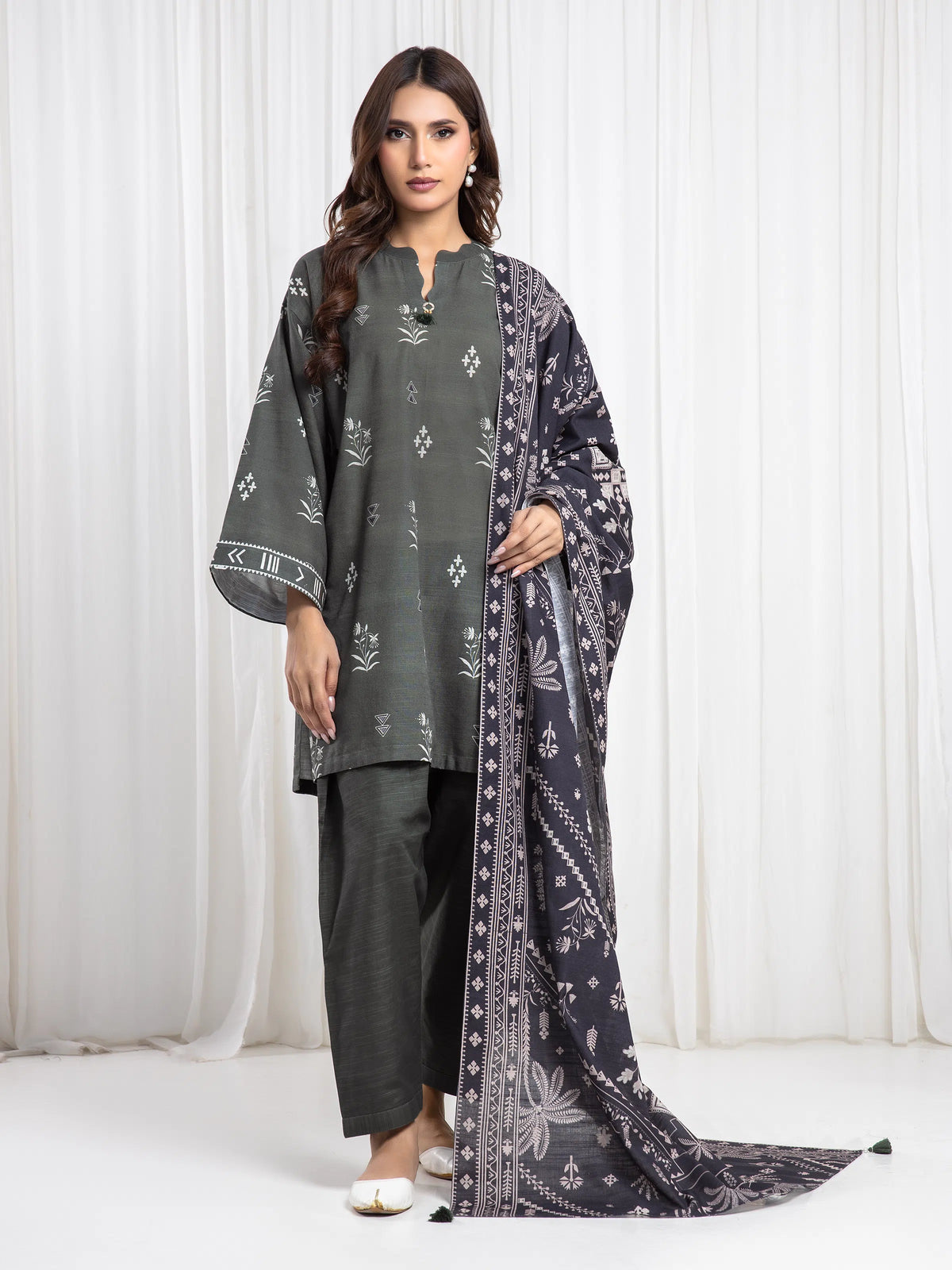 Edenrobe Allure Green Khaddar 3-Piece Suit | EWU6A3-37082-3P