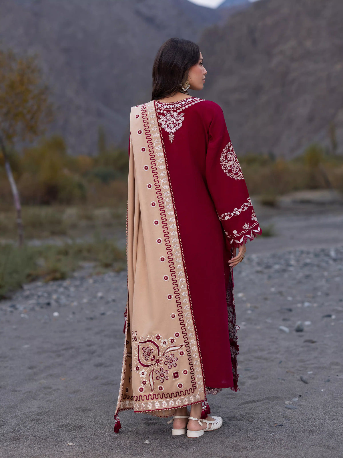 Edenrobe Kohsaar Maroon Khaddar 3-Piece Suit | EWU6V11-34004-3P