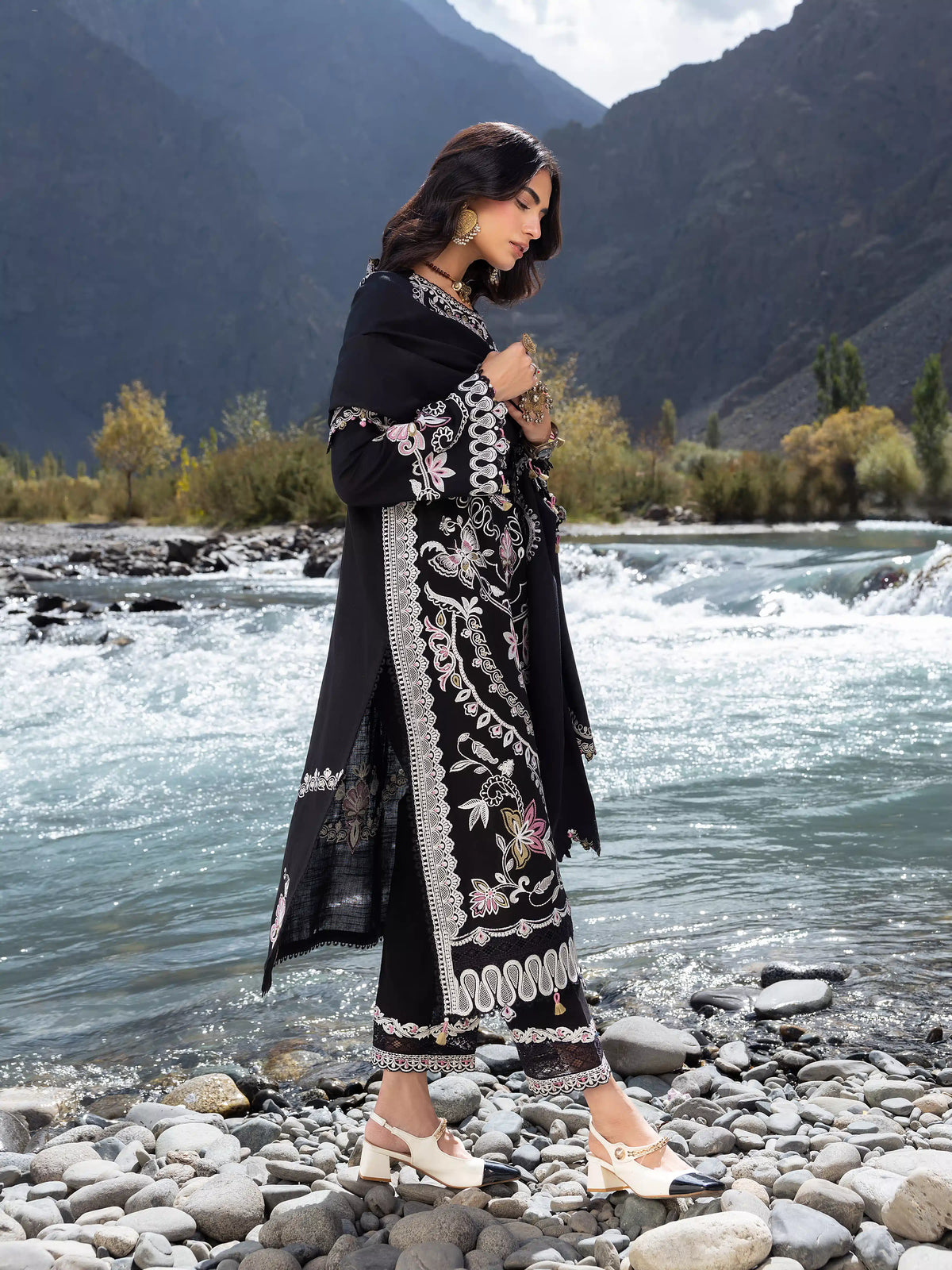 Edenrobe Kohsaar Black Khaddar 3-Piece Suit | EWU6V11-34006-3P