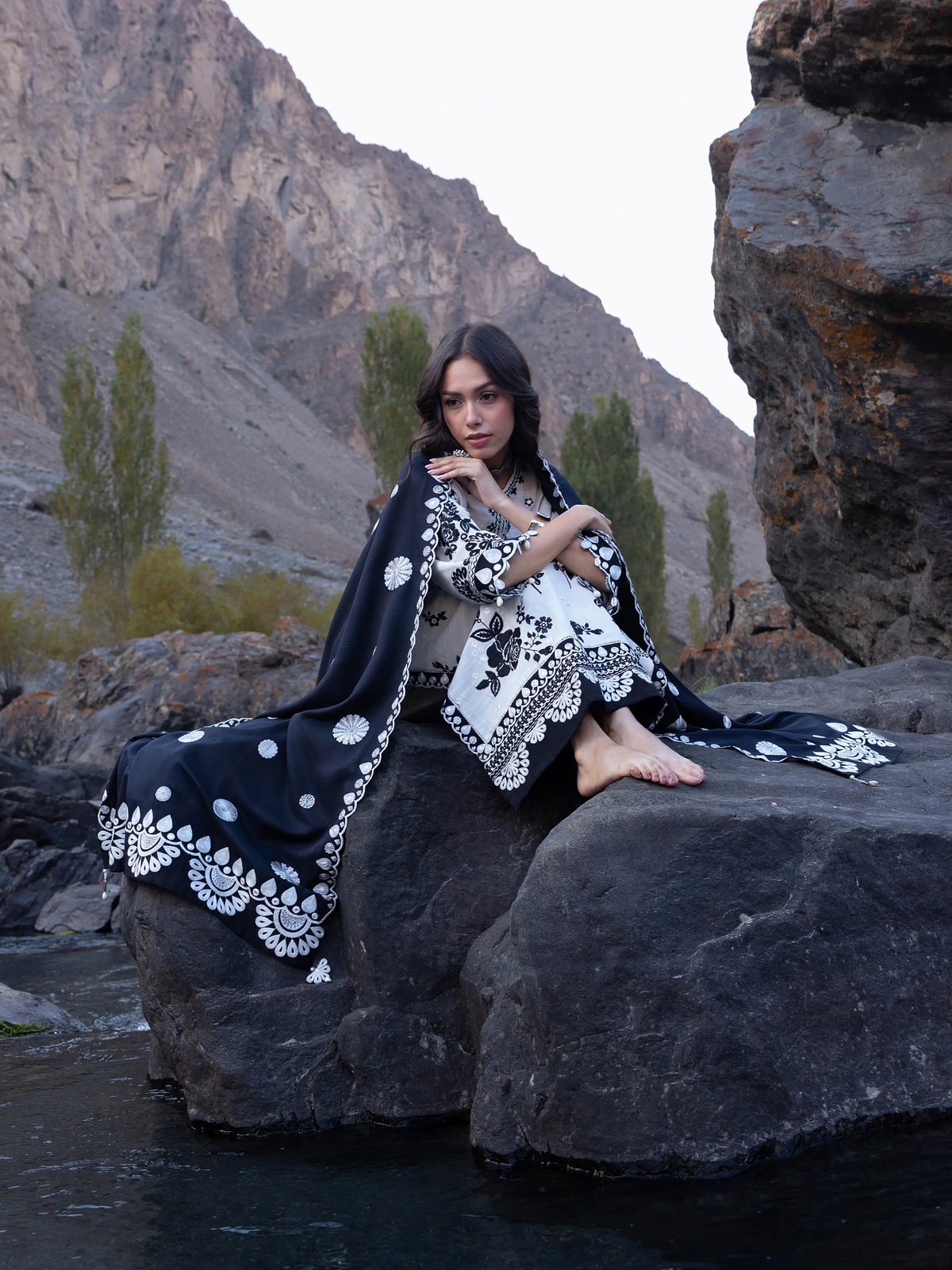 Edenrobe Kohsaar White Khaddar 3-Piece Suit | EWU6V11-34010-3P