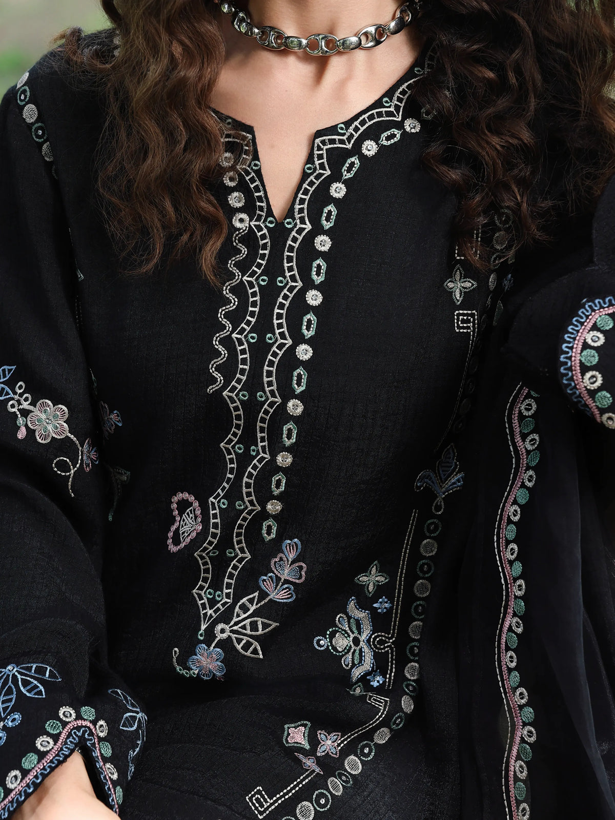 Edenrobe Vyla Black Embroidered 3-Piece Pret | EWTKED6-86212-3P
