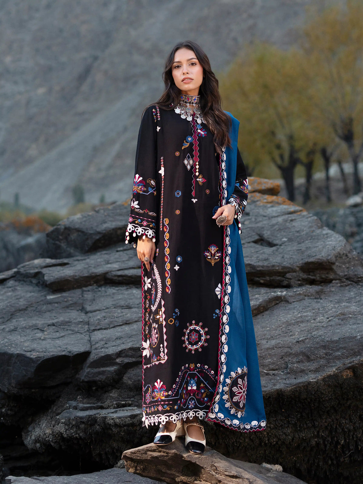 Edenrobe Kohsaar Black Khaddar 3-Piece Suit | EWU6V11-34007-3P