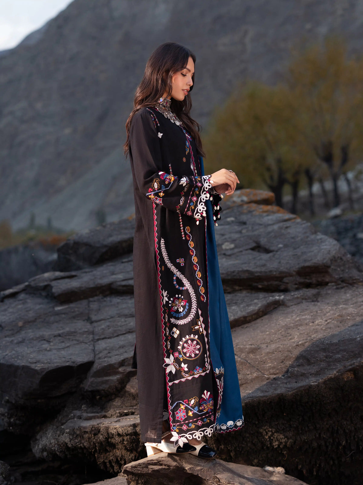 Edenrobe Kohsaar Black Khaddar 3-Piece Suit | EWU6V11-34007-3P