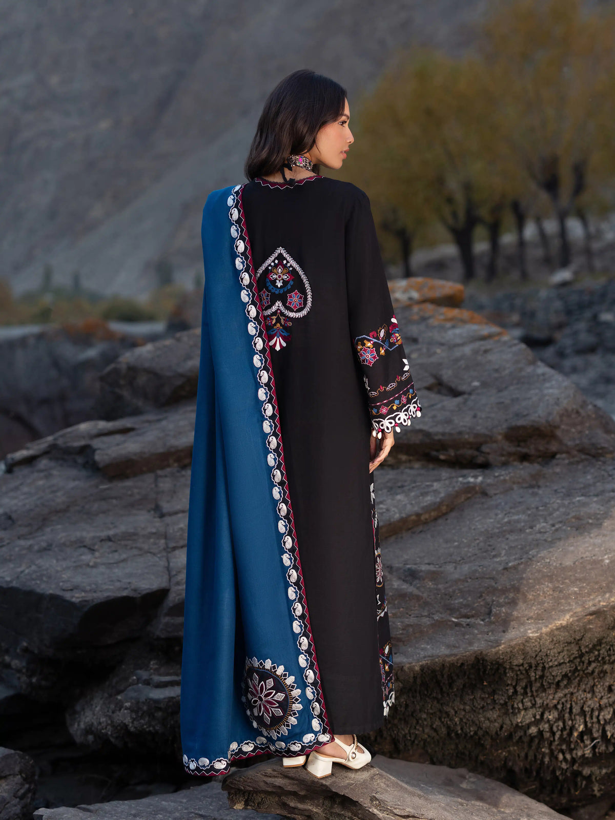 Edenrobe Kohsaar Black Khaddar 3-Piece Suit | EWU6V11-34007-3P