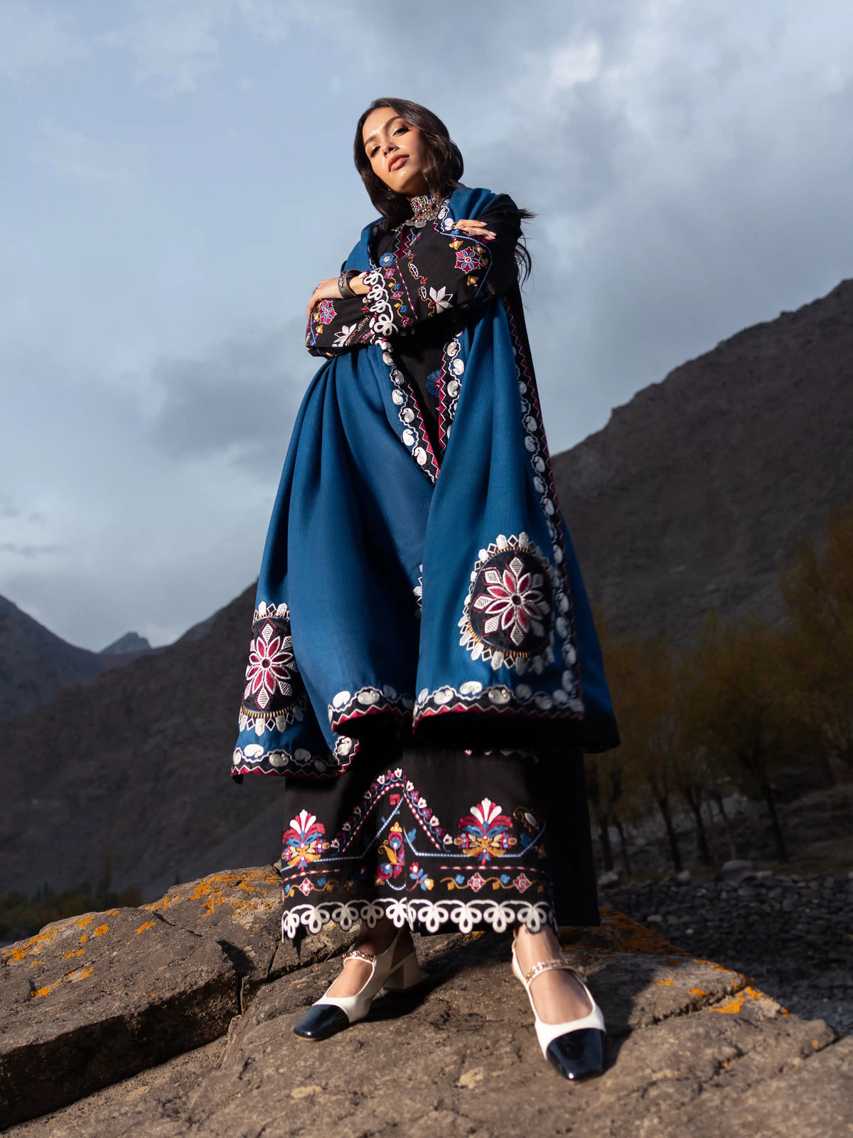 Edenrobe Kohsaar Black Khaddar 3-Piece Suit | EWU6V11-34007-3P