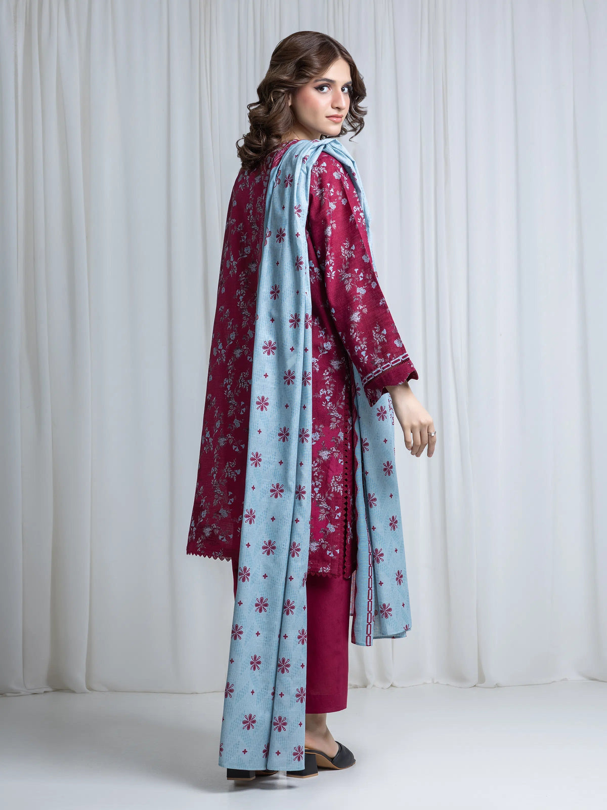 Edenrobe Allure Magenta Printed Khaddar 3-Piece Suit | EWU6A3-37050-3P