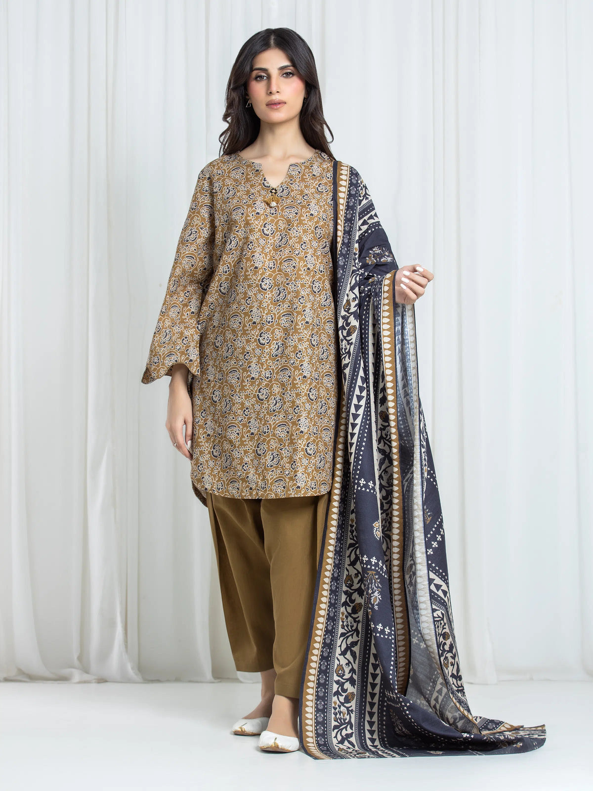 Edenrobe Allure Olive Printed Khaddar 3-Piece Suit | EWU6A3-37051-3P