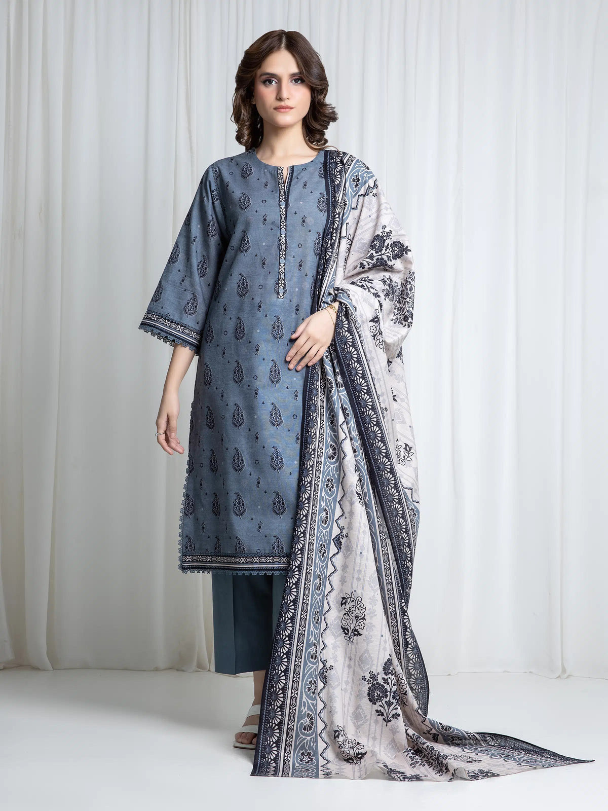 Edenrobe Allure Grey Printed Khaddar 3-Piece Suit | EWU6A3-37063-3P