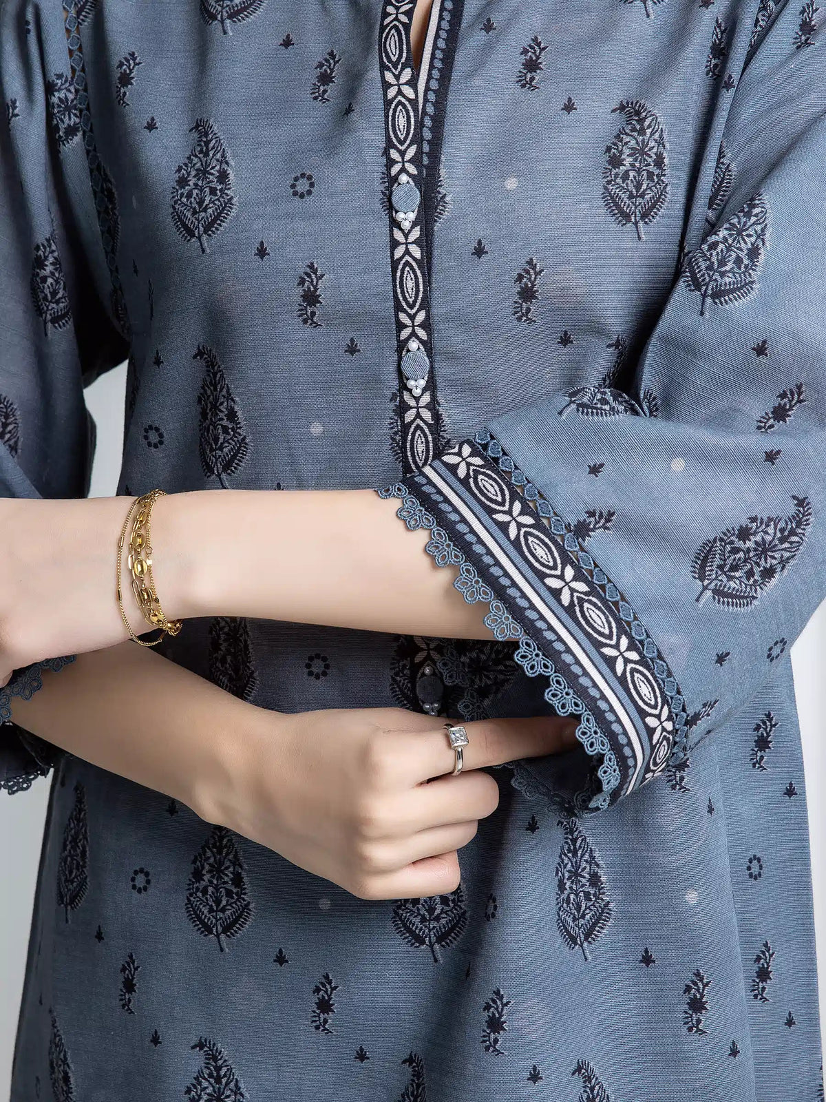 Edenrobe Allure Grey Printed Khaddar 3-Piece Suit | EWU6A3-37063-3P
