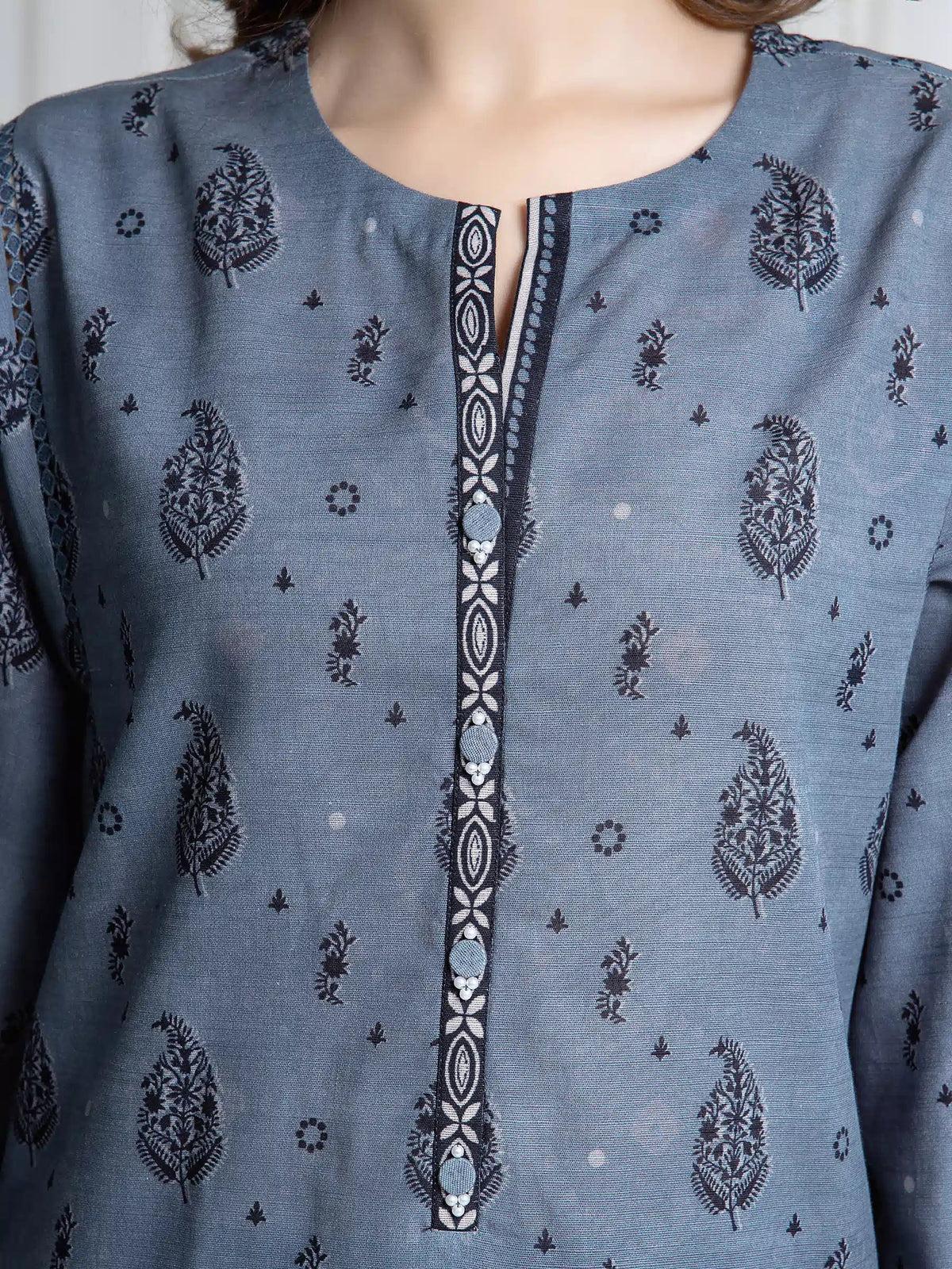 Edenrobe Allure Grey Printed Khaddar 3-Piece Suit | EWU6A3-37063-3P