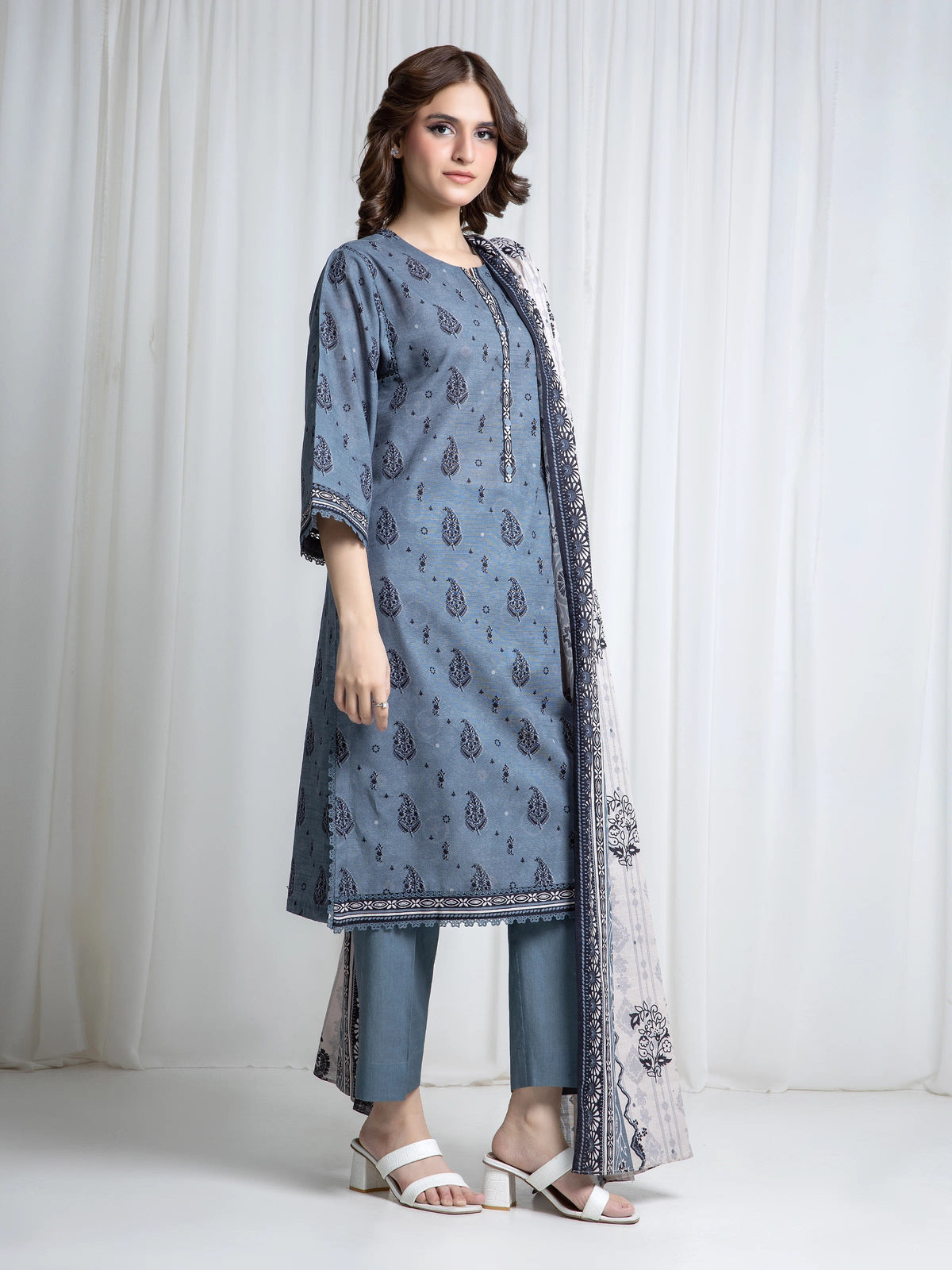 Edenrobe Allure Grey Printed Khaddar 3-Piece Suit | EWU6A3-37063-3P