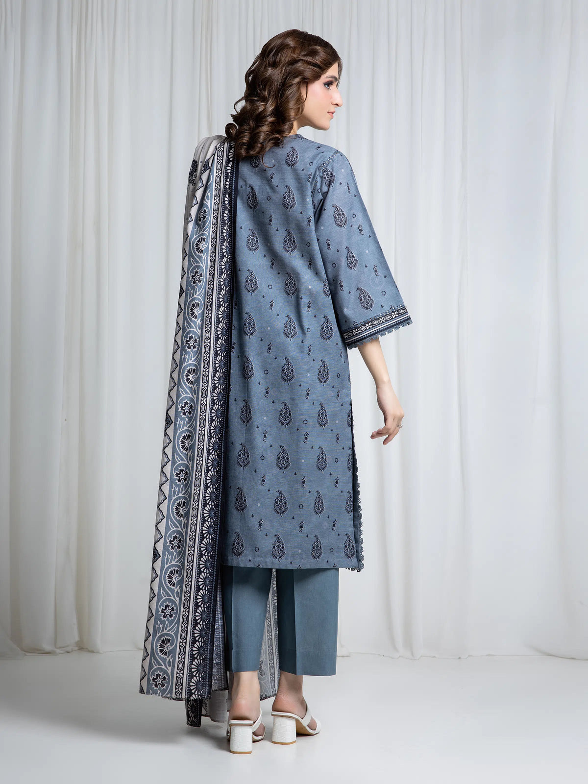 Edenrobe Allure Grey Printed Khaddar 3-Piece Suit | EWU6A3-37063-3P