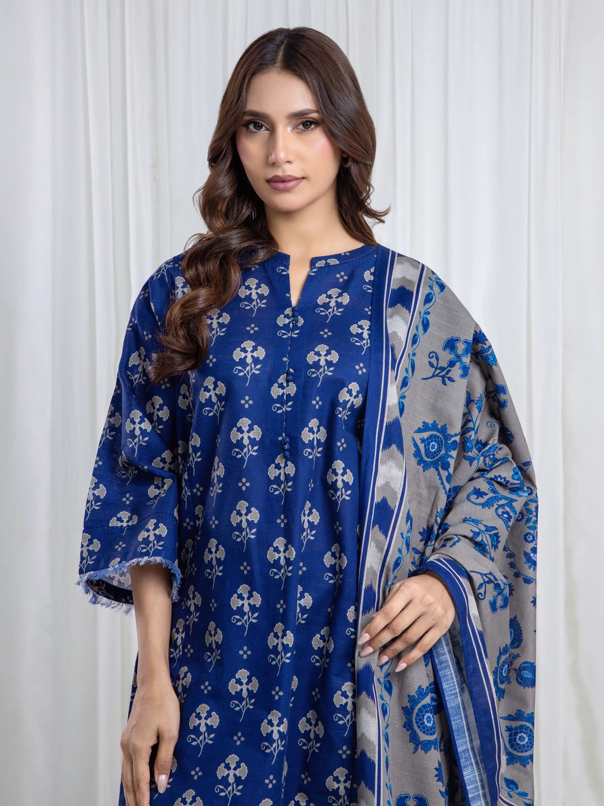 Edenrobe Allure Blue Printed Khaddar 3-Piece Suit | EWU6A3-37070-3P