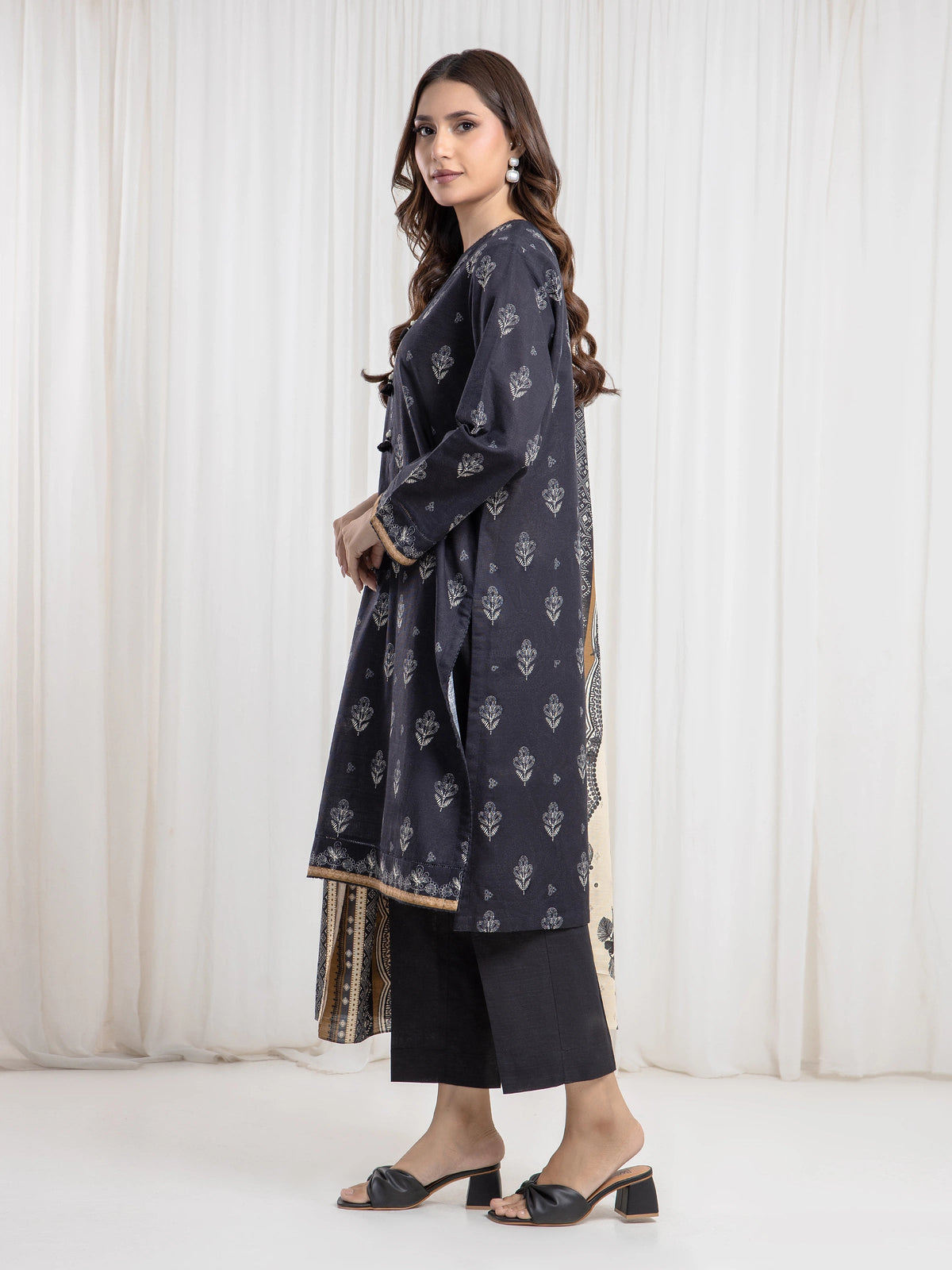 Edenrobe Allure Black Printed Khaddar 3-Piece Suit | EWU6A3-37074-3P