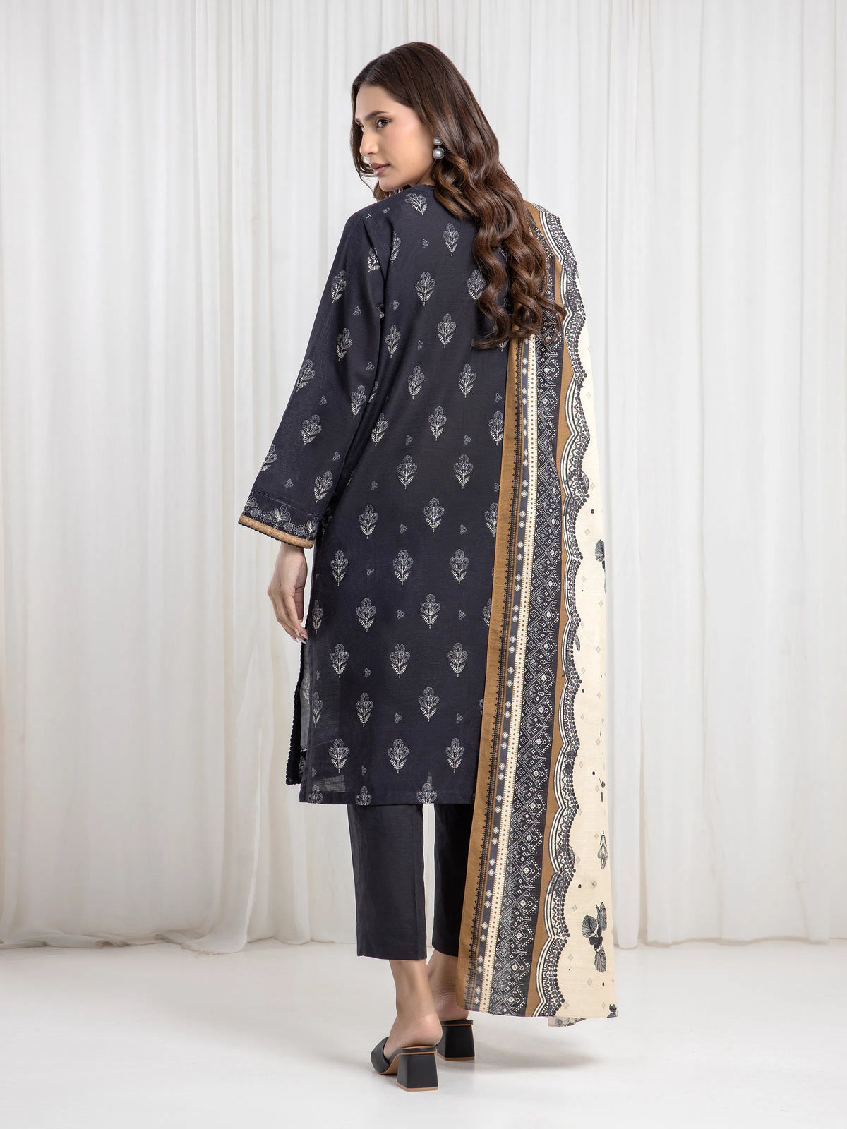 Edenrobe Allure Black Printed Khaddar 3-Piece Suit | EWU6A3-37074-3P