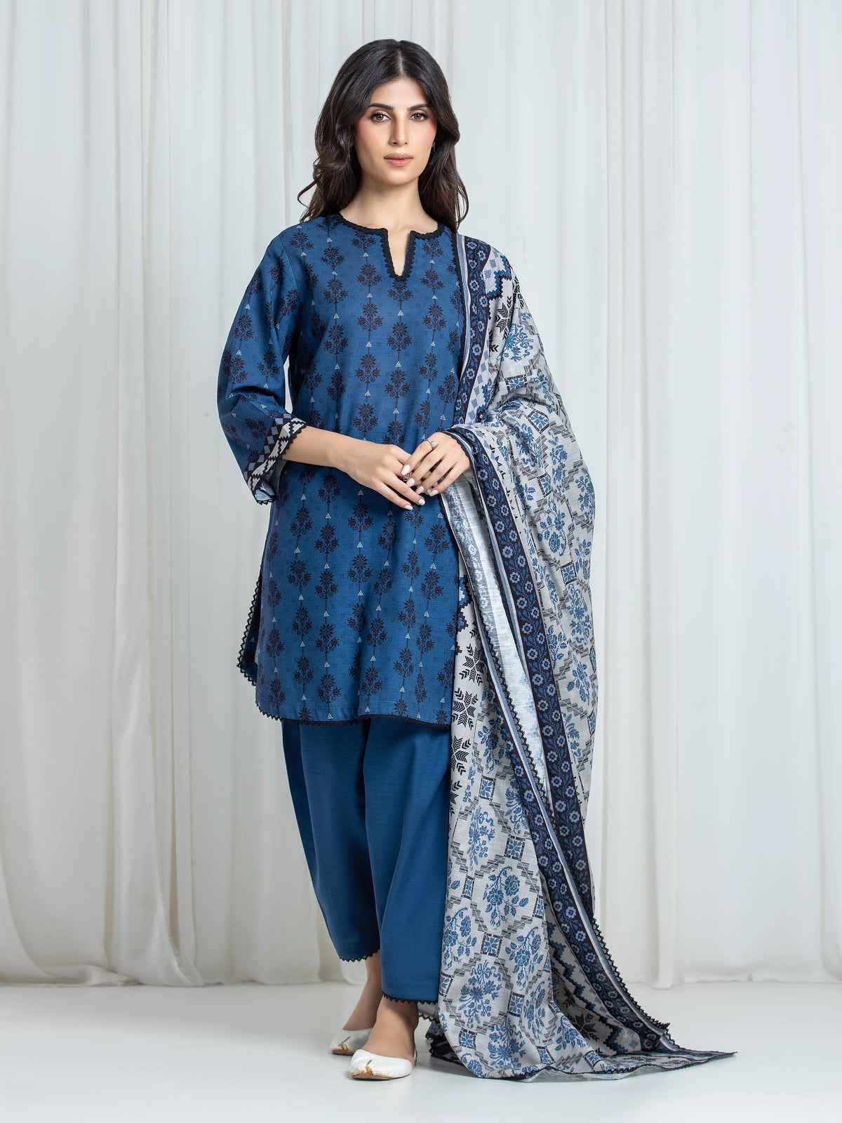 Edenrobe Allure Blue Printed Khaddar 3-Piece Suit | EWU6A3-37075-3P
