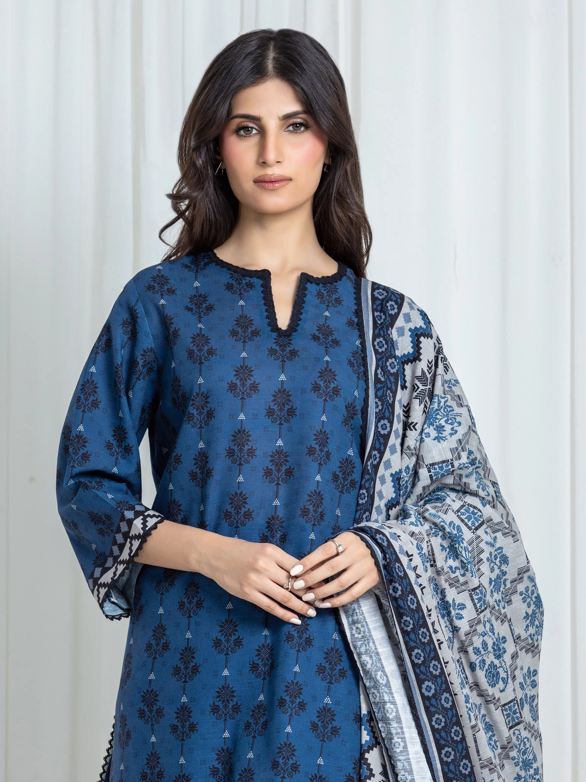 Edenrobe Allure Blue Printed Khaddar 3-Piece Suit | EWU6A3-37075-3P