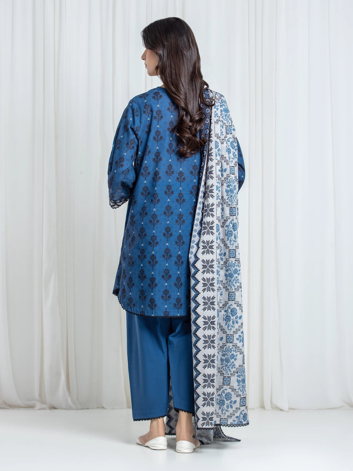 Edenrobe Allure Blue Printed Khaddar 3-Piece Suit | EWU6A3-37075-3P