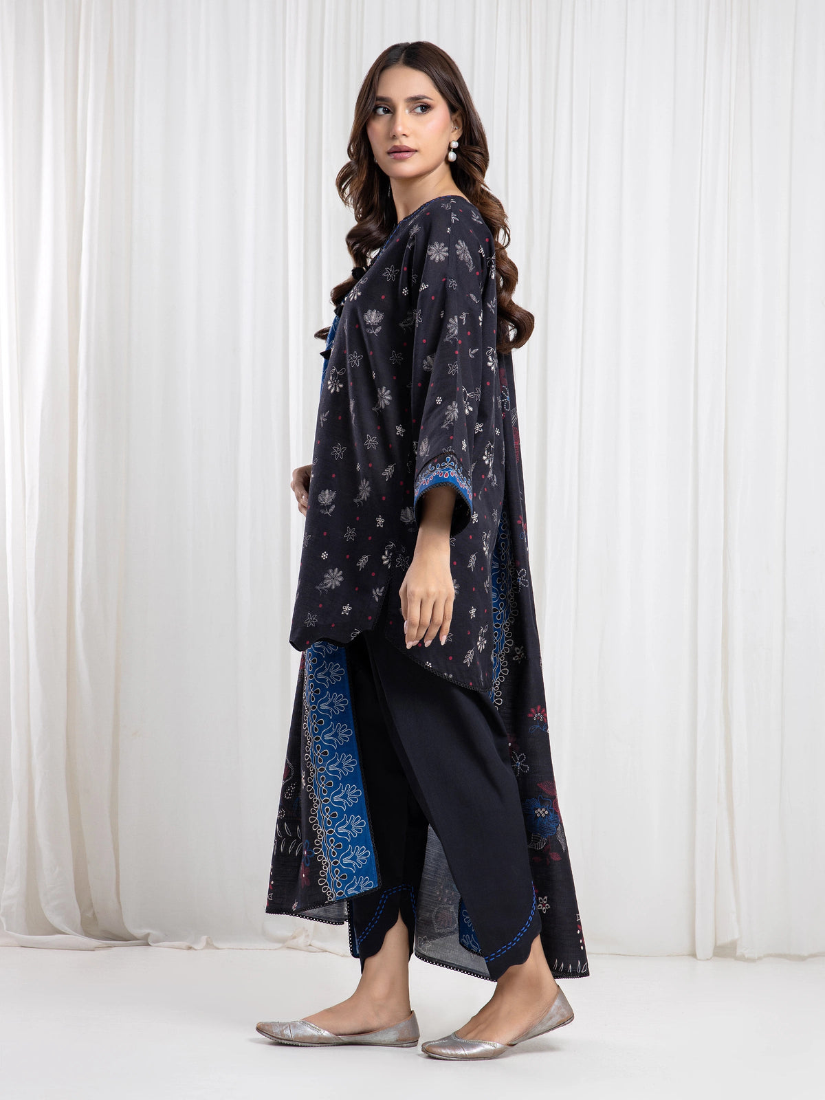Edenrobe Allure Black Printed Khaddar 3-Piece Suit | EWU6A3-37076-3P
