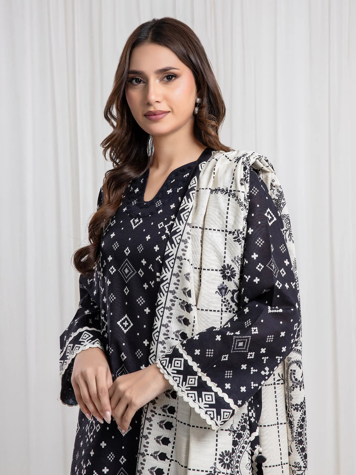 Edenrobe Allure Black Printed Khaddar 3-Piece Suit | EWU6A3-37085-3P