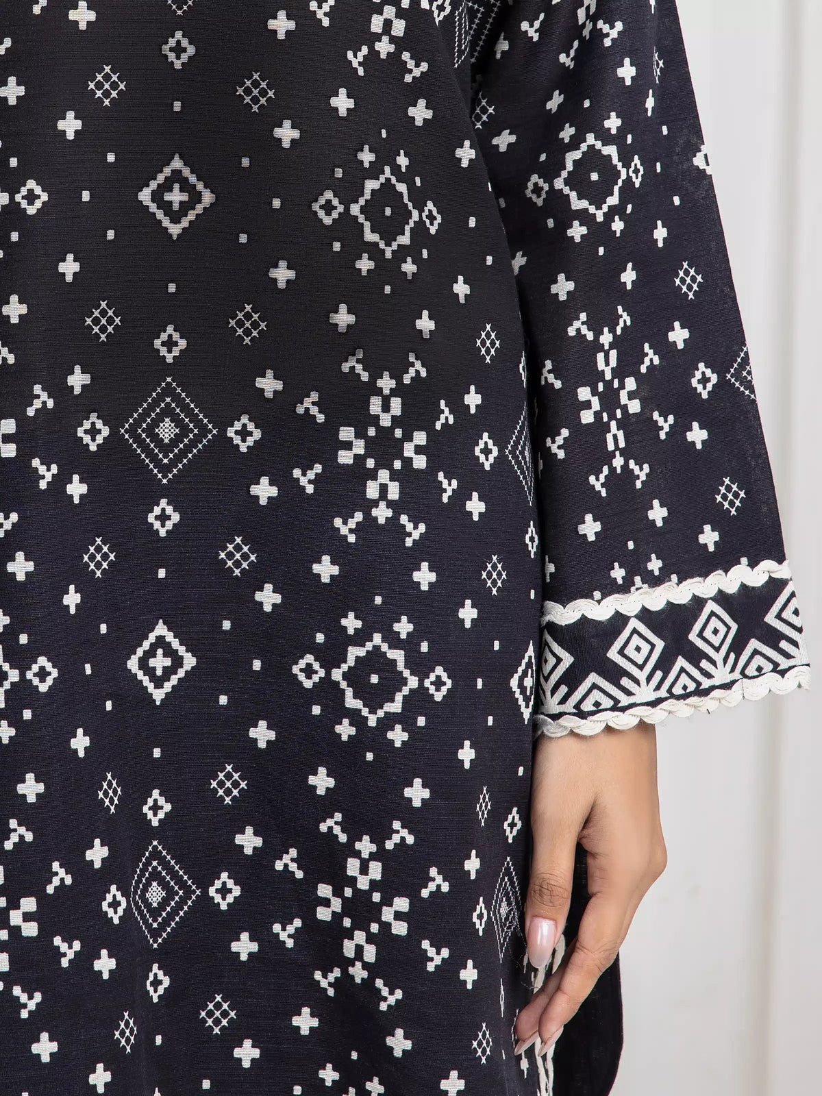 Edenrobe Allure Black Printed Khaddar 3-Piece Suit | EWU6A3-37085-3P