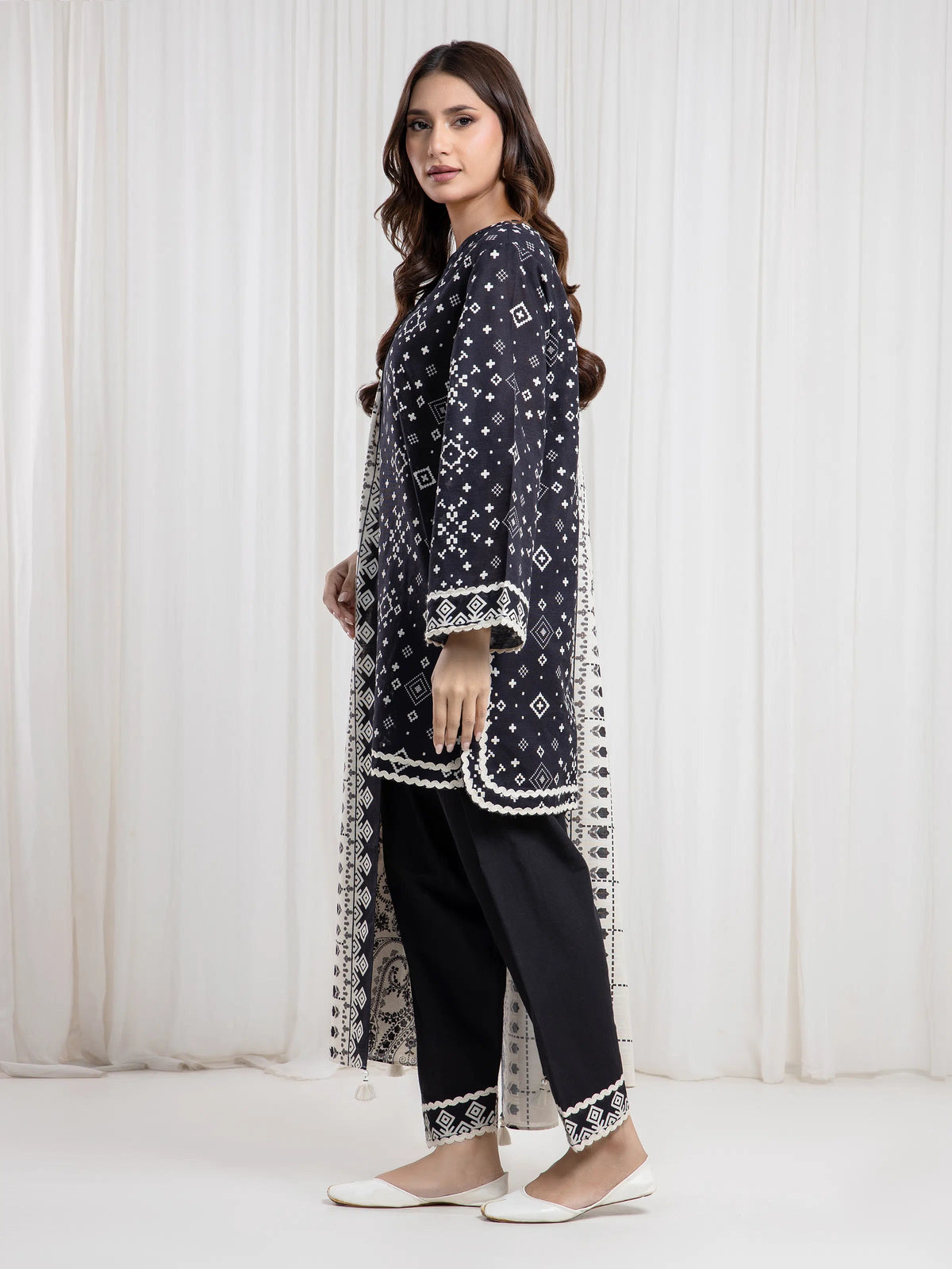 Edenrobe Allure Black Printed Khaddar 3-Piece Suit | EWU6A3-37085-3P