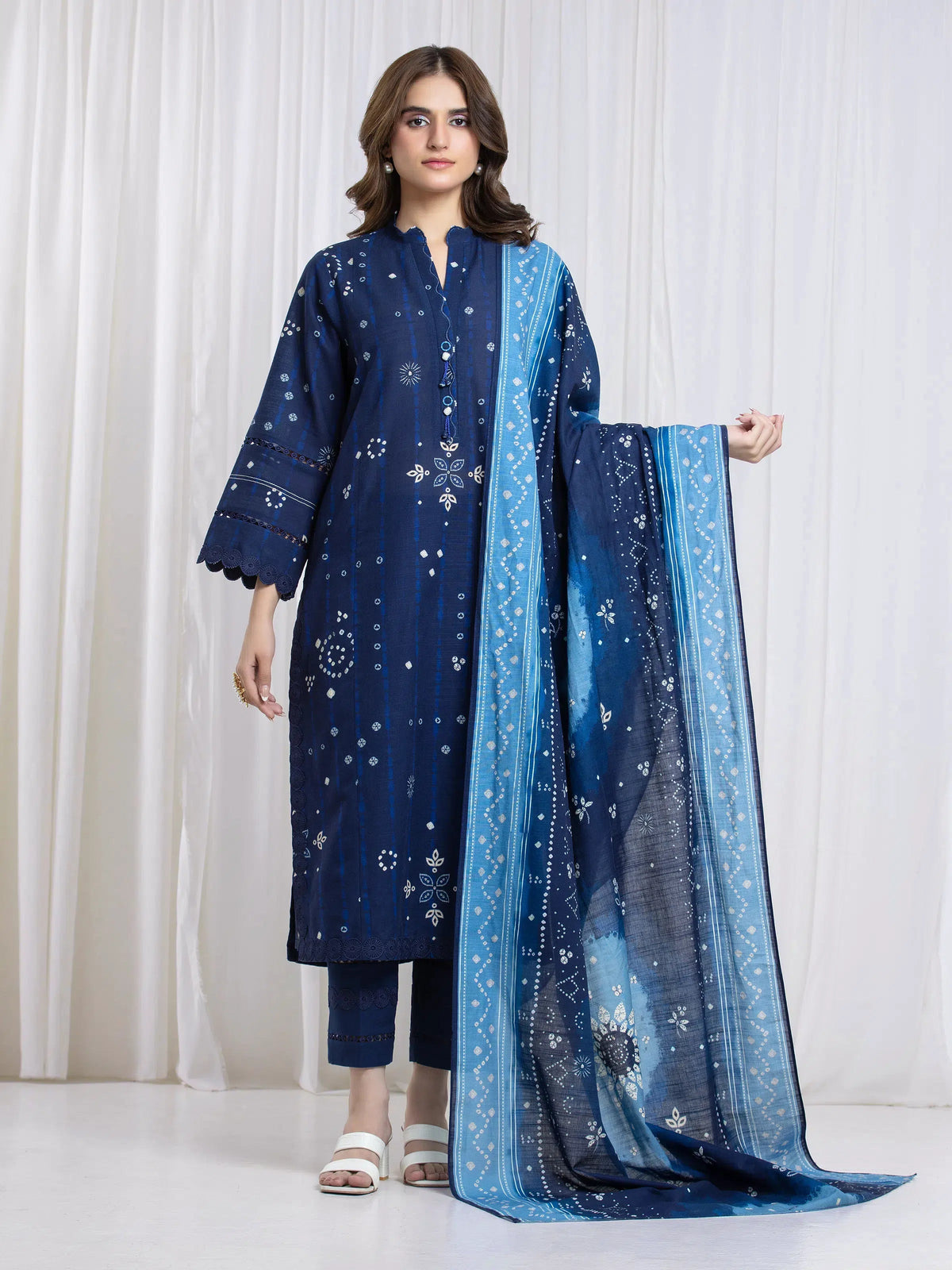 Edenrobe Allure Blue Printed Khaddar 3-Piece Suit | EWU6A3-37089-3P