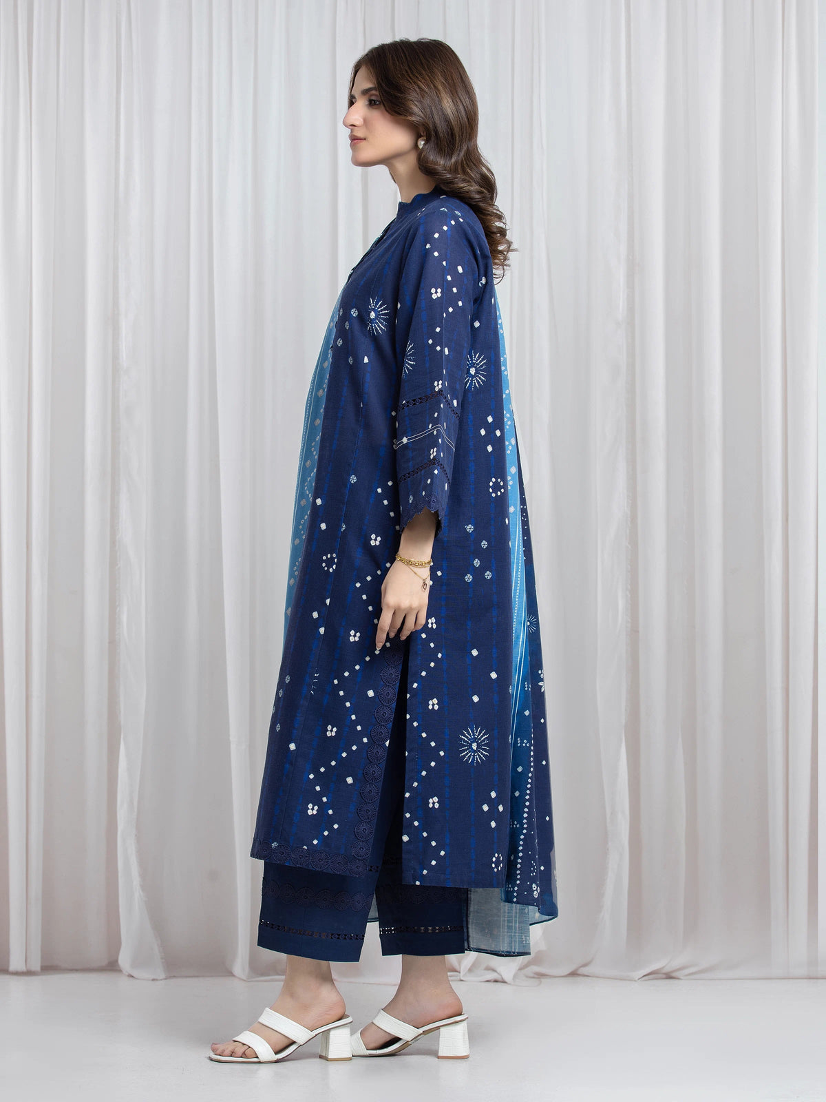Edenrobe Allure Blue Printed Khaddar 3-Piece Suit | EWU6A3-37089-3P