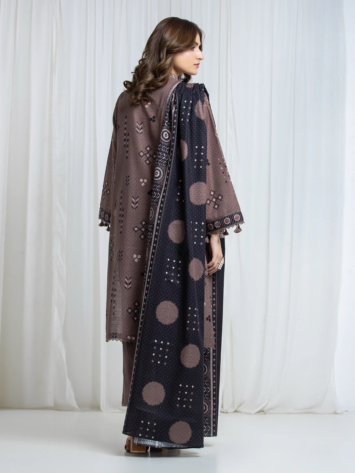 Edenrobe Allure Brown Printed Khaddar 3-Piece Suit | EWU6A3-37094-3P