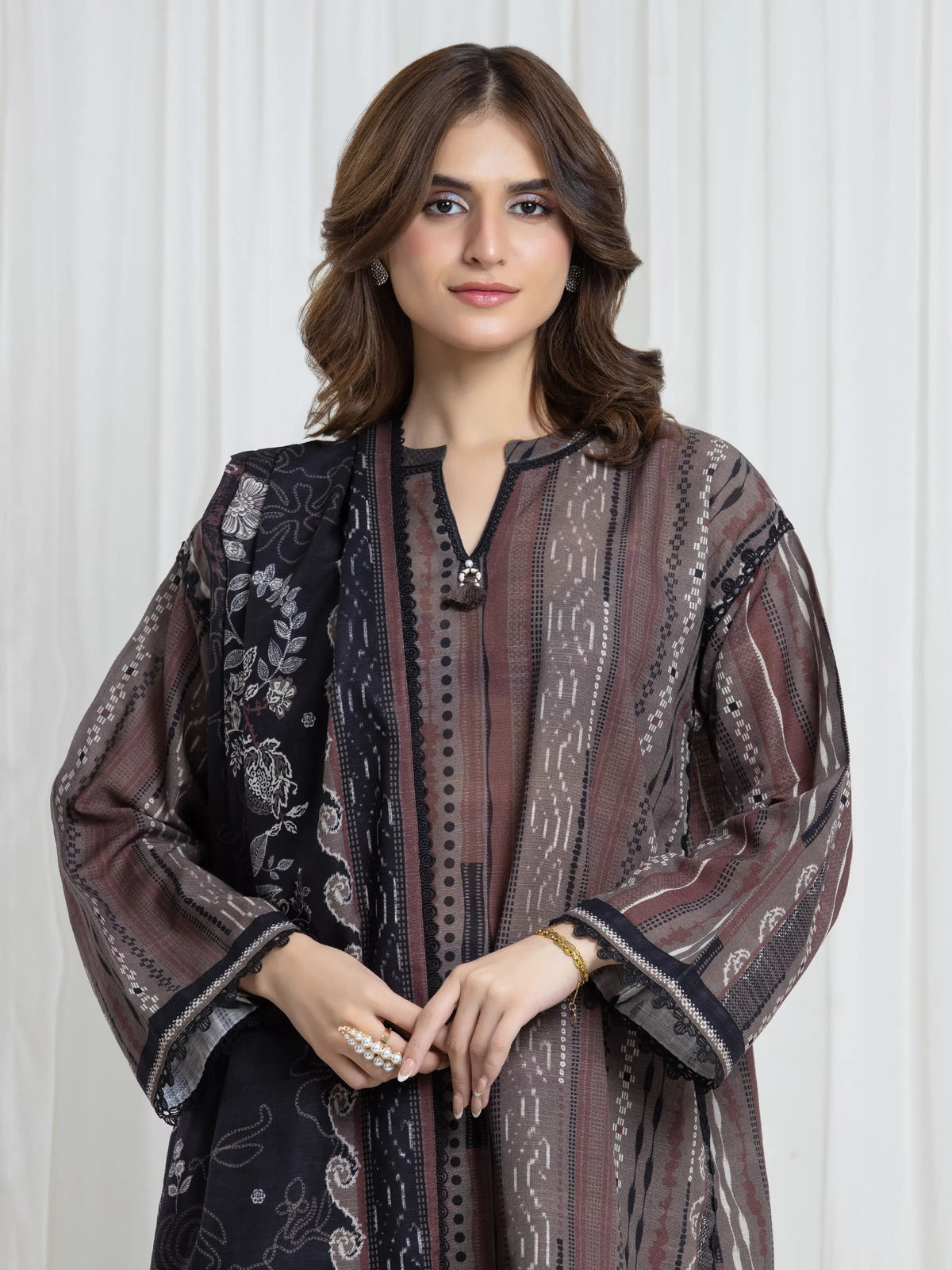 Edenrobe Allure Brown Printed Khaddar 3-Piece Suit | EWU6A3-37095-3P