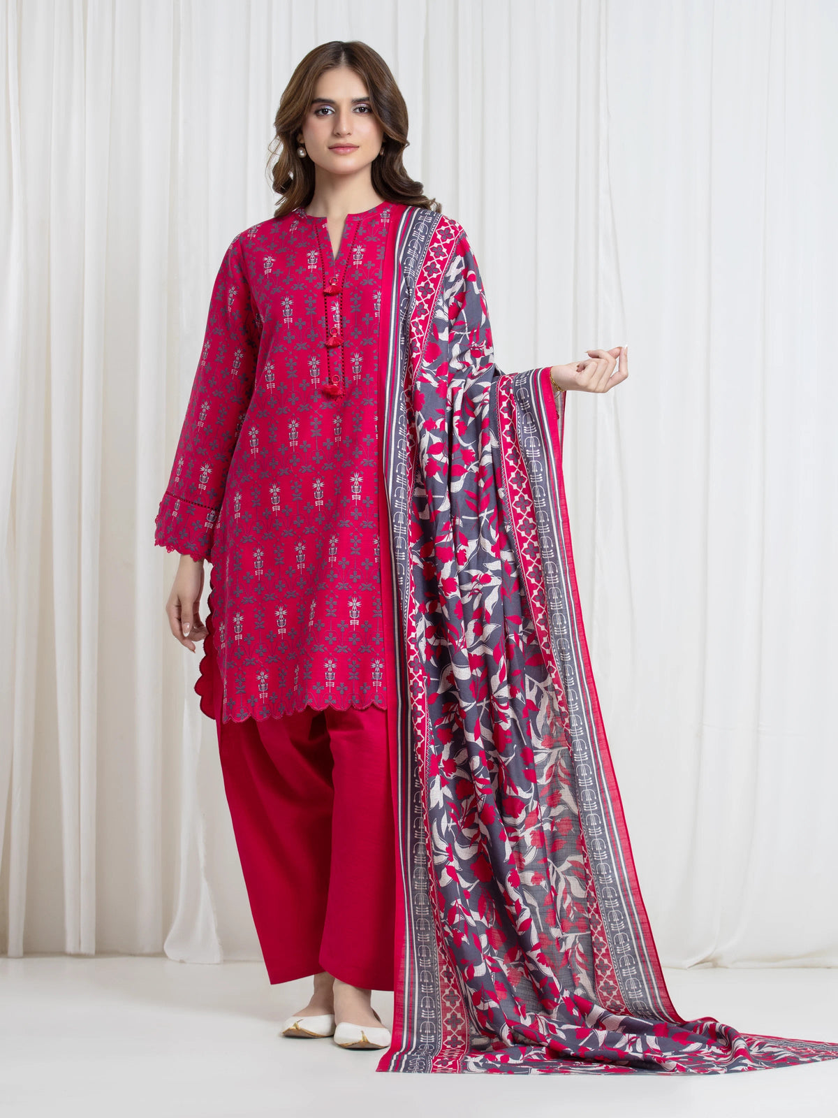 Edenrobe Allure Pink Printed Khaddar 3-Piece Suit | EWU6A3-37096-3P