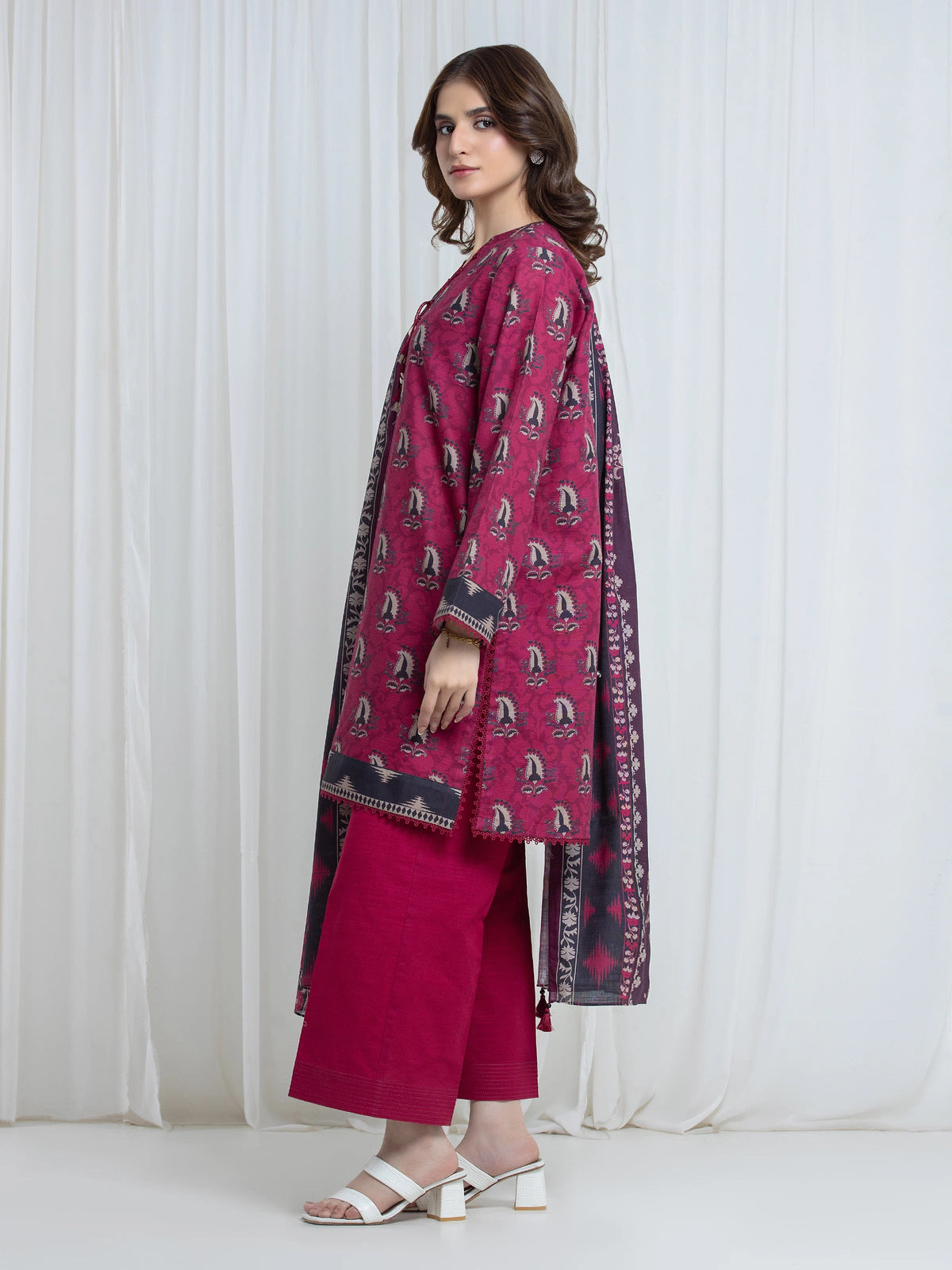 Edenrobe Allure Magenta Printed Khaddar 3-Piece Suit | EWU6A3-37099-3P