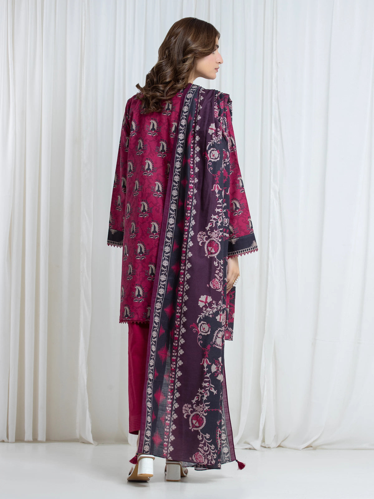 Edenrobe Allure Magenta Printed Khaddar 3-Piece Suit | EWU6A3-37099-3P