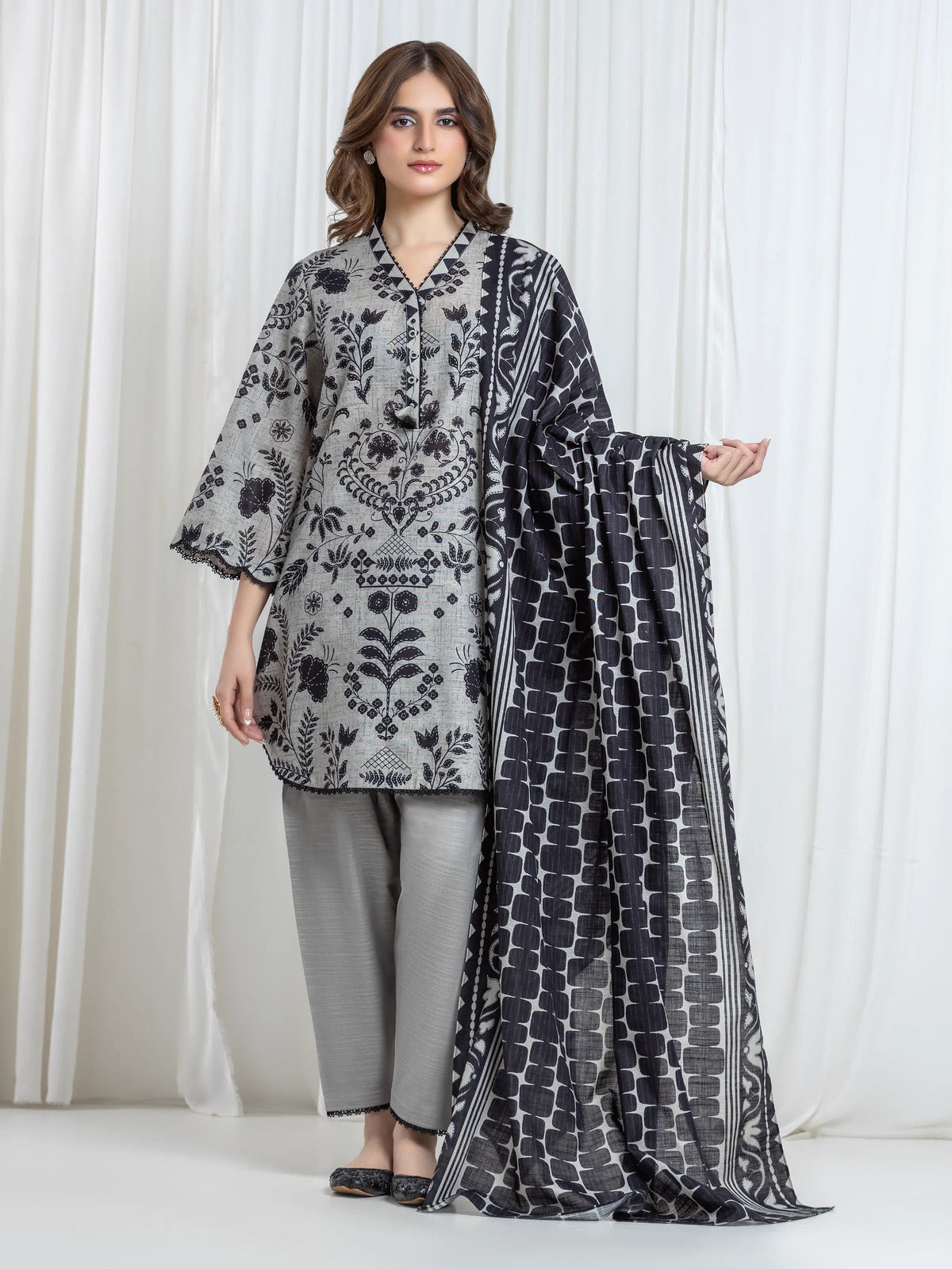 Edenrobe Allure Grey Printed Khaddar 3-Piece Suit | EWU6A3-37106-3P