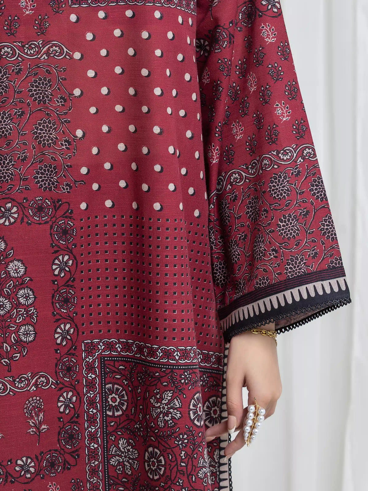 Edenrobe Allure Maroon Printed Khaddar 3-Piece Suit | EWU6A3-37107-3P