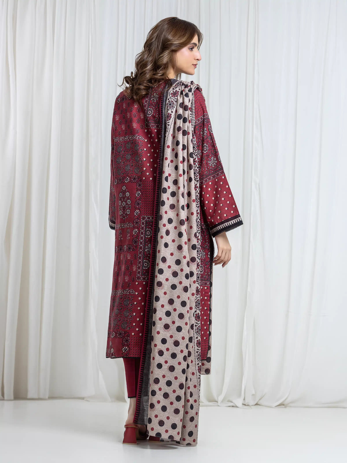 Edenrobe Allure Maroon Printed Khaddar 3-Piece Suit | EWU6A3-37107-3P