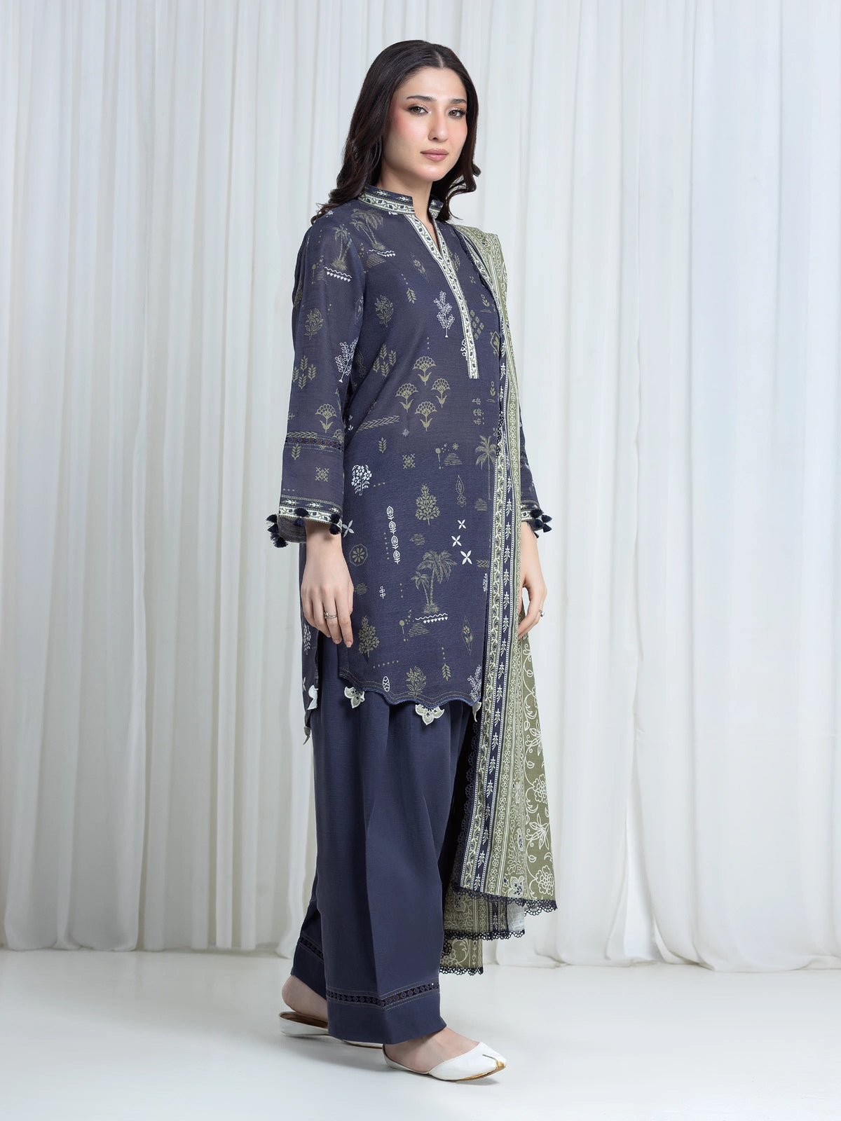 Edenrobe Allure Blue Printed Khaddar 3-Piece Suit | EWU6A3-37112-3P