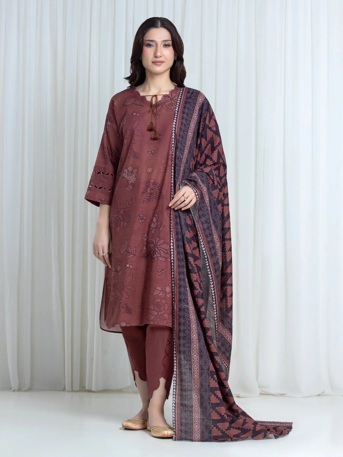 Edenrobe Allure Rose Printed Khaddar 3-Piece Suit | EWU6A3-37115-3P