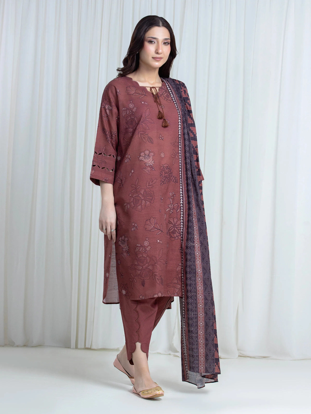 Edenrobe Allure Rose Printed Khaddar 3-Piece Suit | EWU6A3-37115-3P