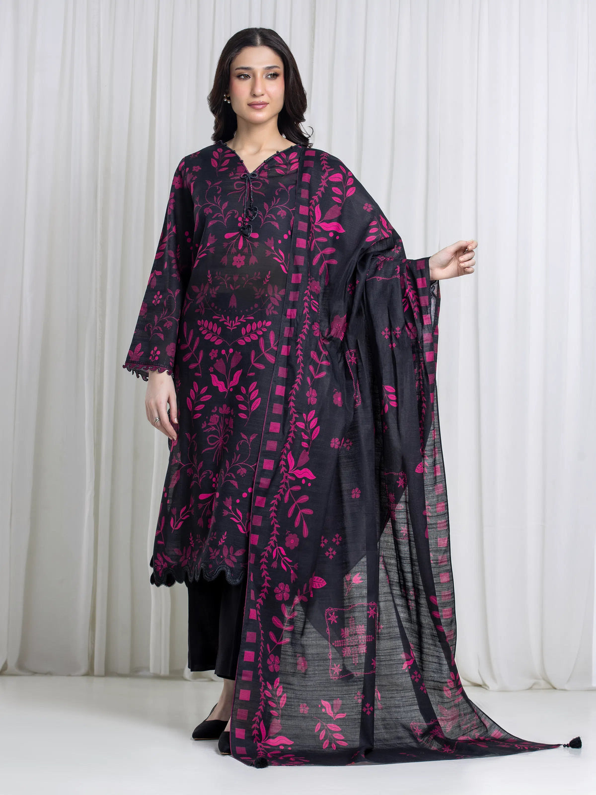 Edenrobe Allure Black Printed Khaddar 3-Piece Suit | EWU6A3-37121-3P
