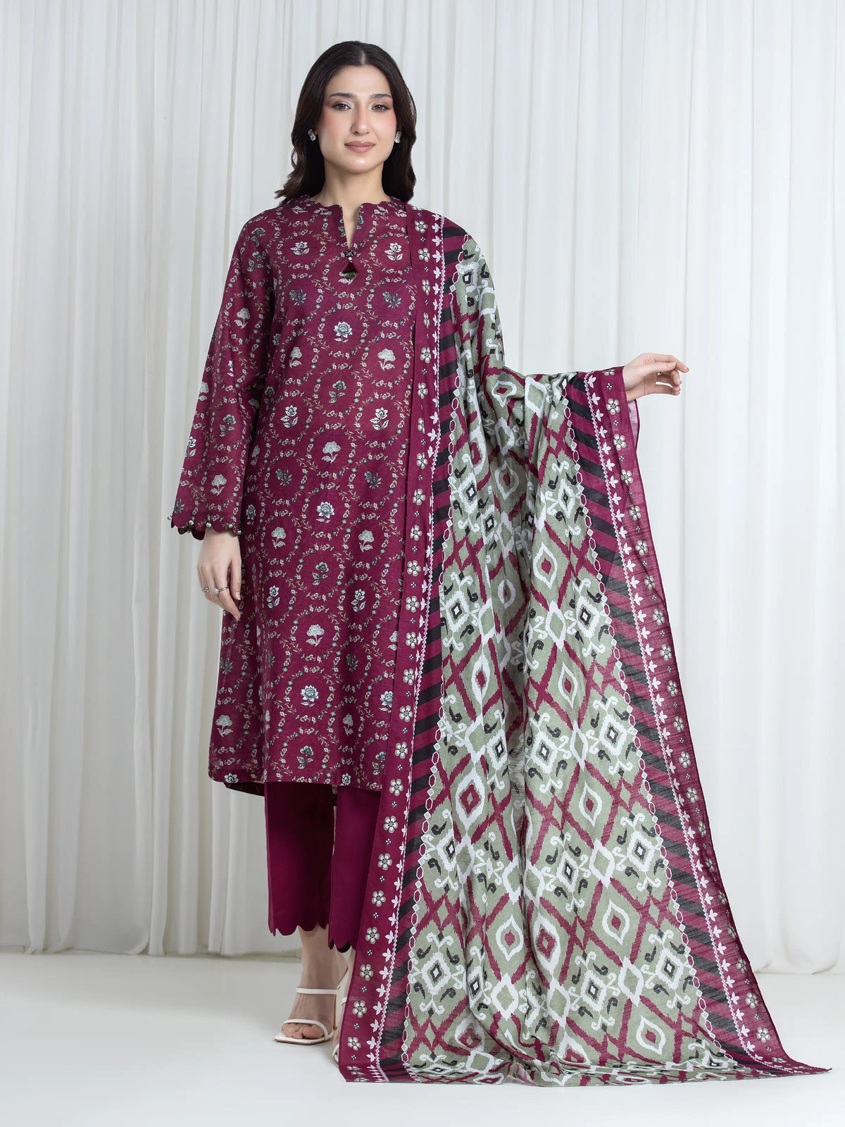 Edenrobe Allure Magenta Printed Khaddar 3-Piece Suit | EWU6A3-37128-3P