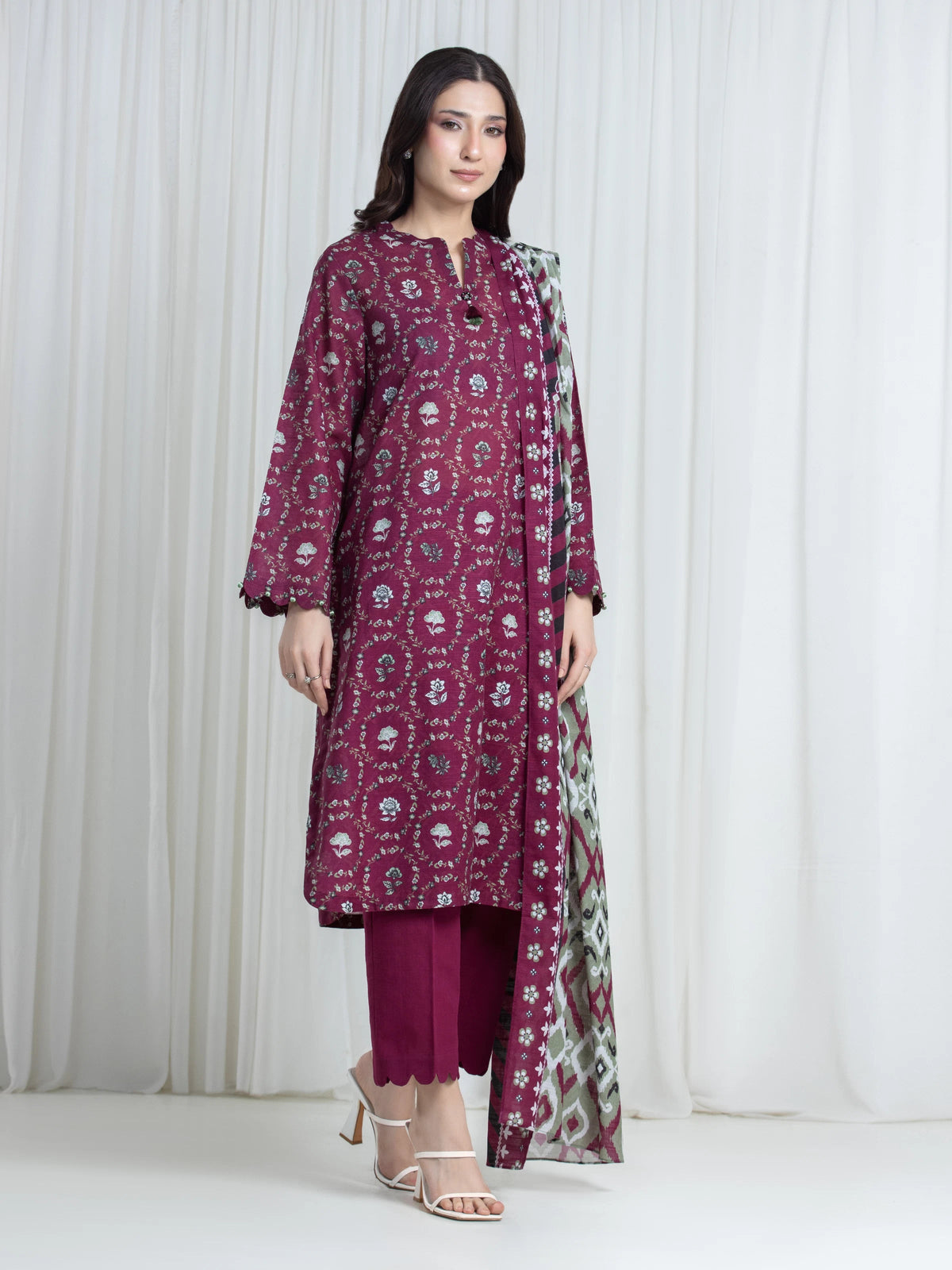 Edenrobe Allure Magenta Printed Khaddar 3-Piece Suit | EWU6A3-37128-3P