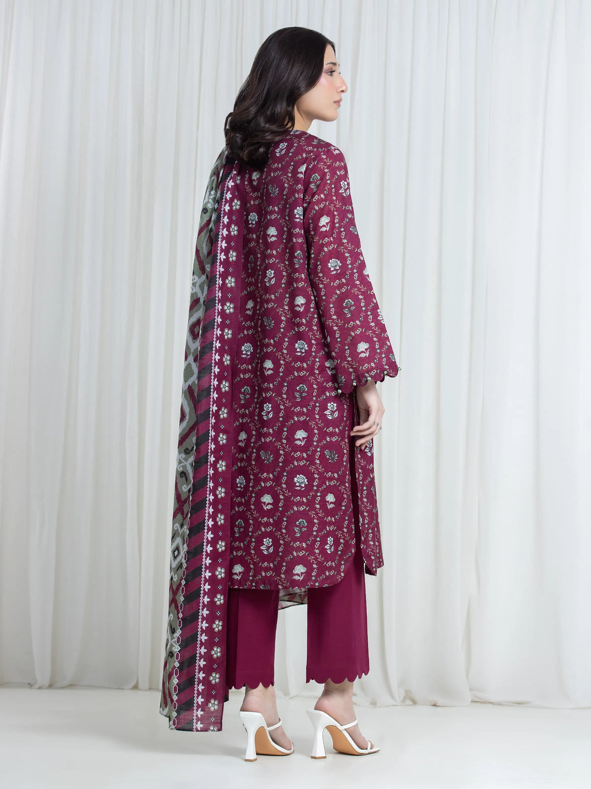 Edenrobe Allure Magenta Printed Khaddar 3-Piece Suit | EWU6A3-37128-3P