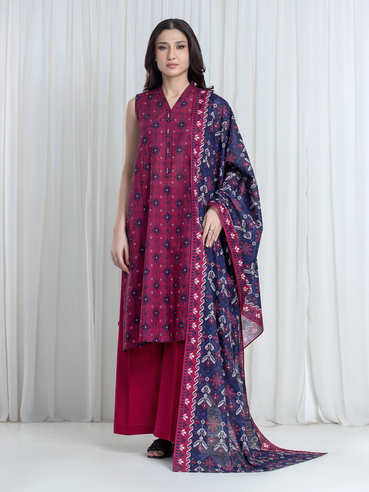 Edenrobe Allure Pink Printed Khaddar 3-Piece Suit | EWU6A3-37133-3P