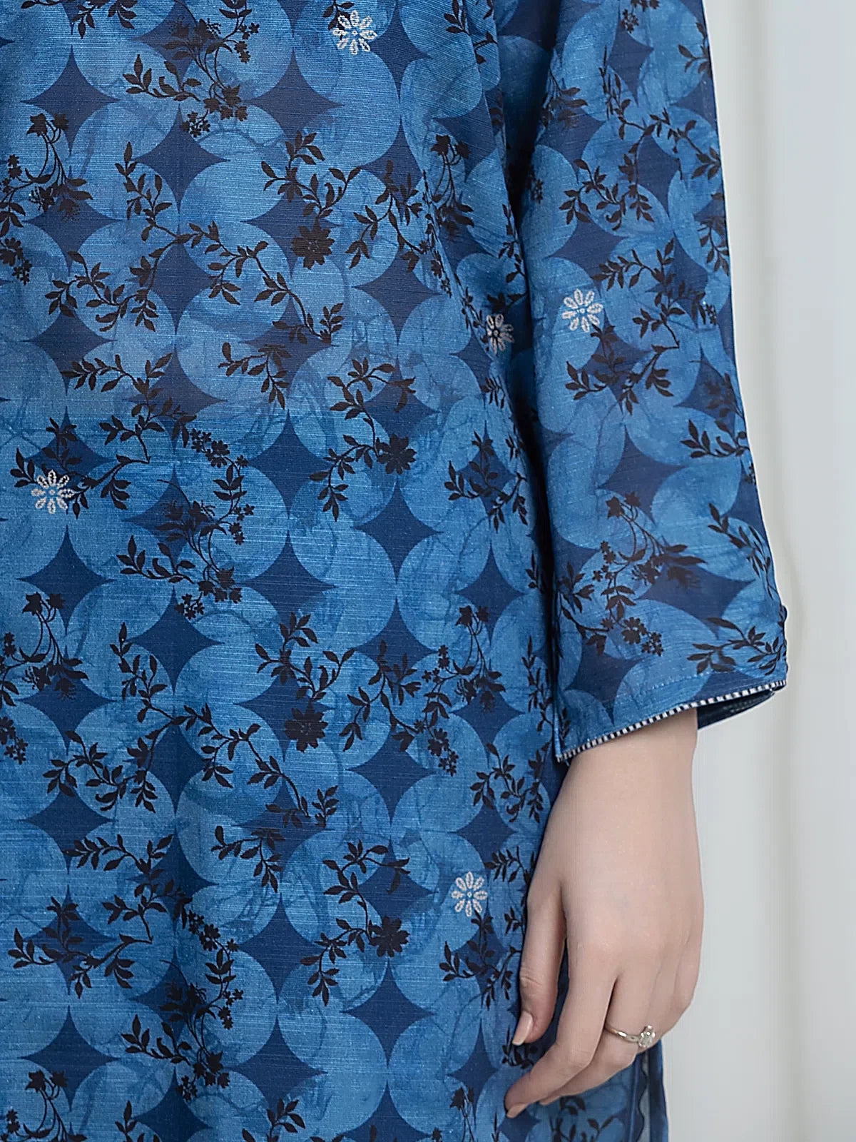Edenrobe Allure Blue Printed Khaddar 3-Piece Suit | EWU6A3-37143-3P