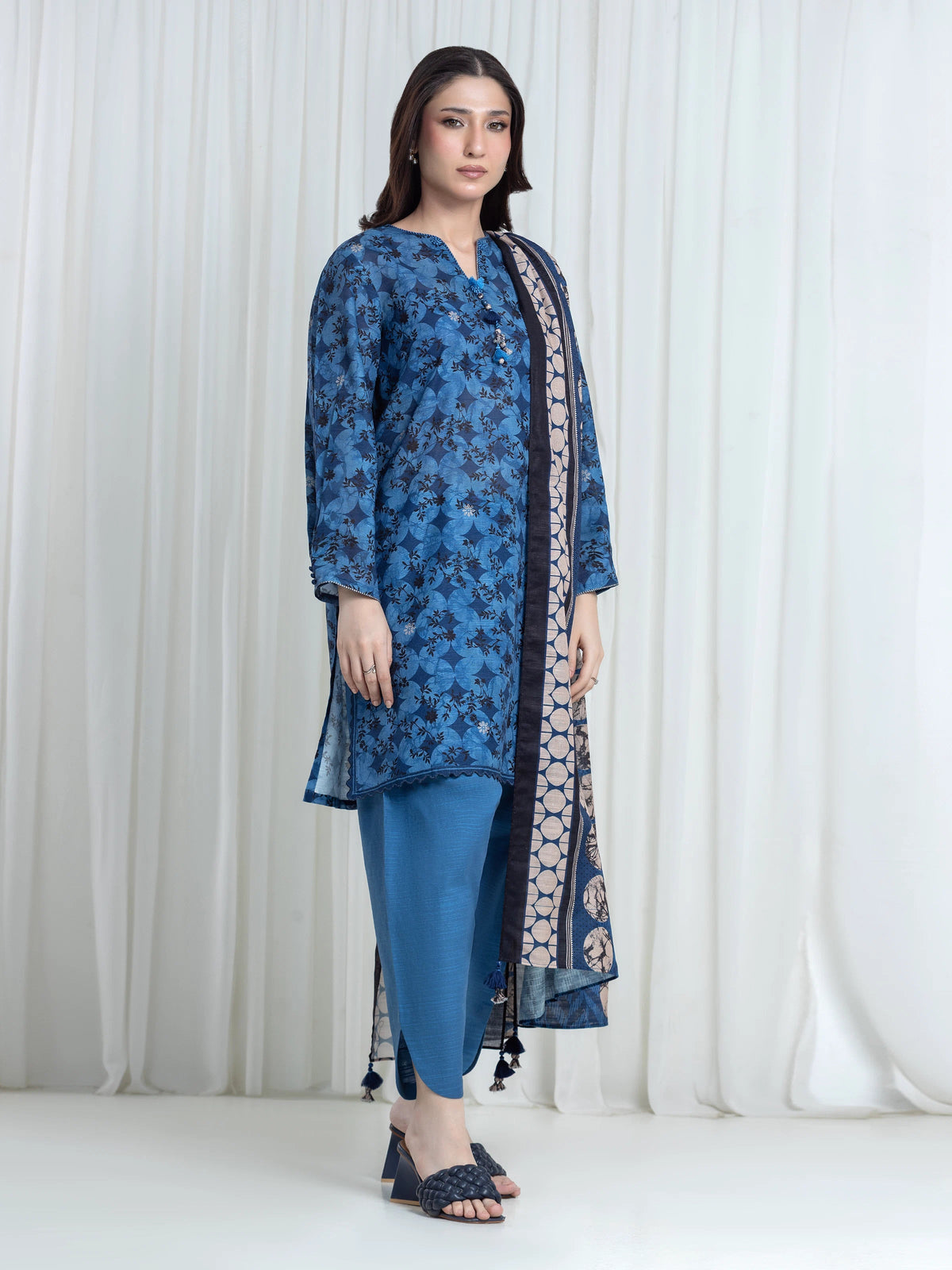 Edenrobe Allure Blue Printed Khaddar 3-Piece Suit | EWU6A3-37143-3P
