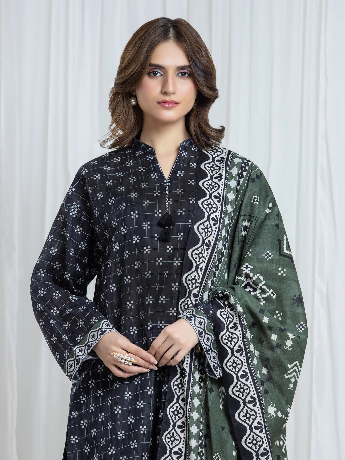 Edenrobe Allure Black Printed Khaddar 3-Piece Suit | EWU6A3-37174-3P
