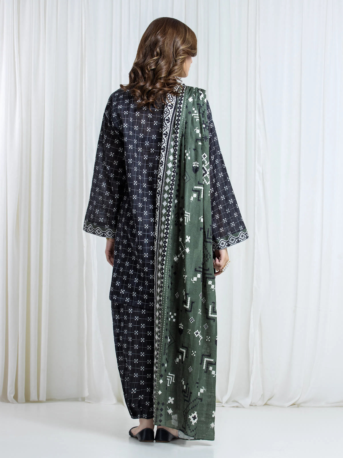 Edenrobe Allure Black Printed Khaddar 3-Piece Suit | EWU6A3-37174-3P